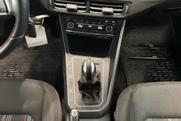 punainen Volkswagen Polo 2018 kuva 26.