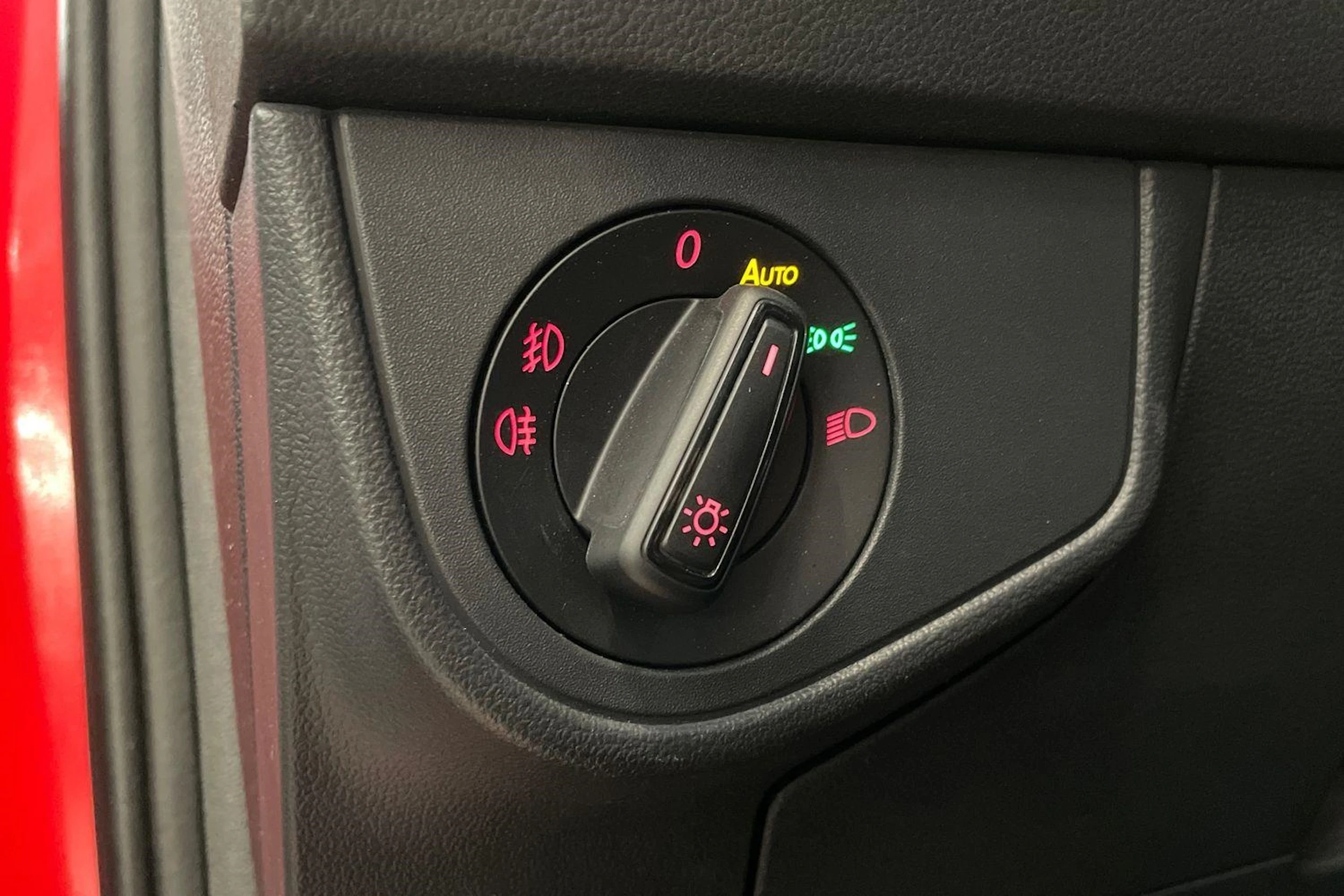 punainen Volkswagen Polo 2018 kuva 27.