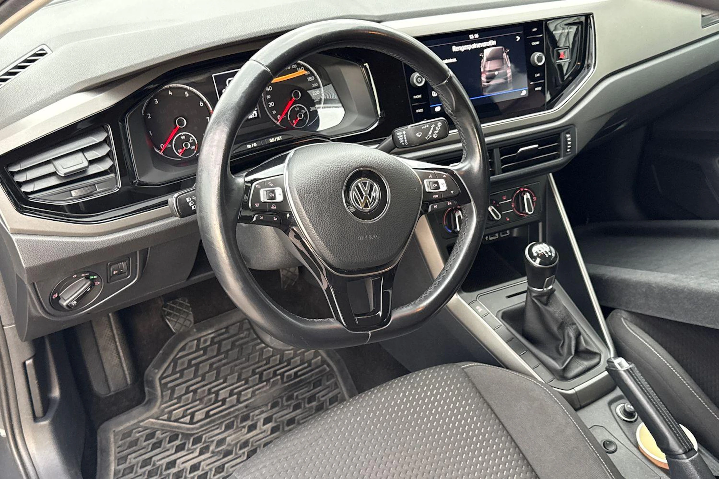 Harmaa Volkswagen POLO 2018 kuva 3.