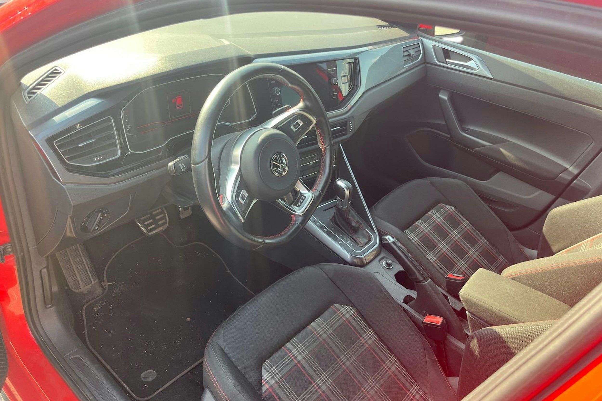 punainen Volkswagen Polo 2019 kuva 3.