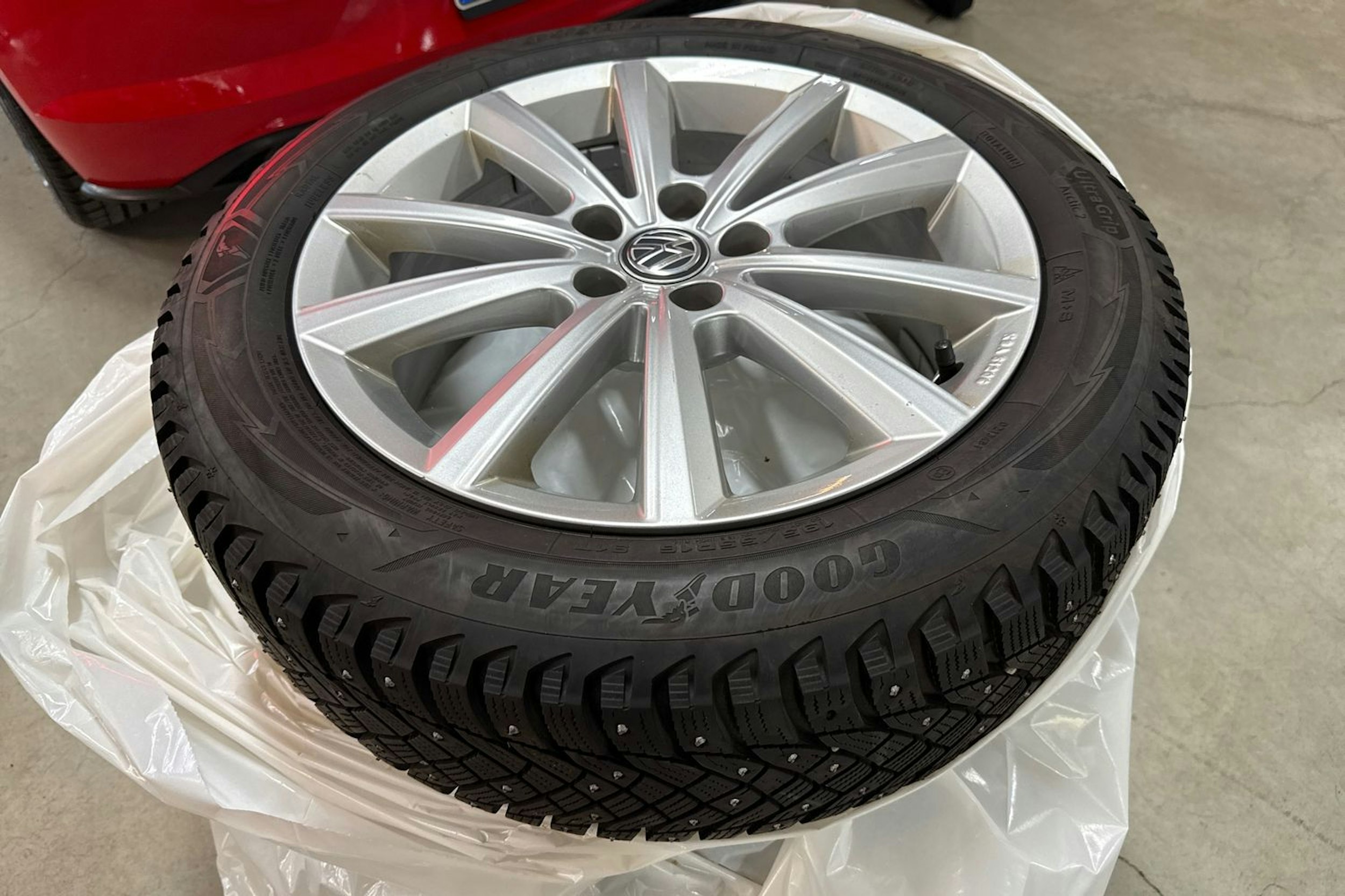 punainen Volkswagen Polo 2019 kuva 13.