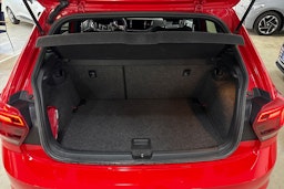 punainen Volkswagen Polo 2019 kuva 14.