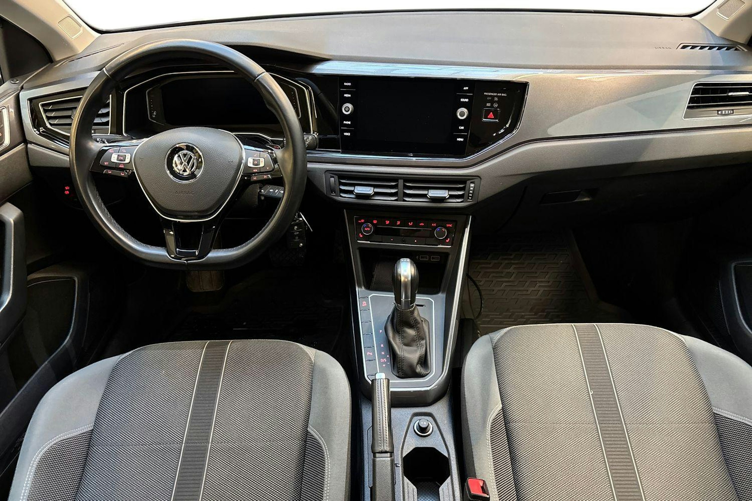 sininen Volkswagen Polo 2019 kuva 9.