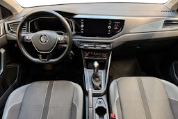 sininen Volkswagen Polo 2019 kuva 9.