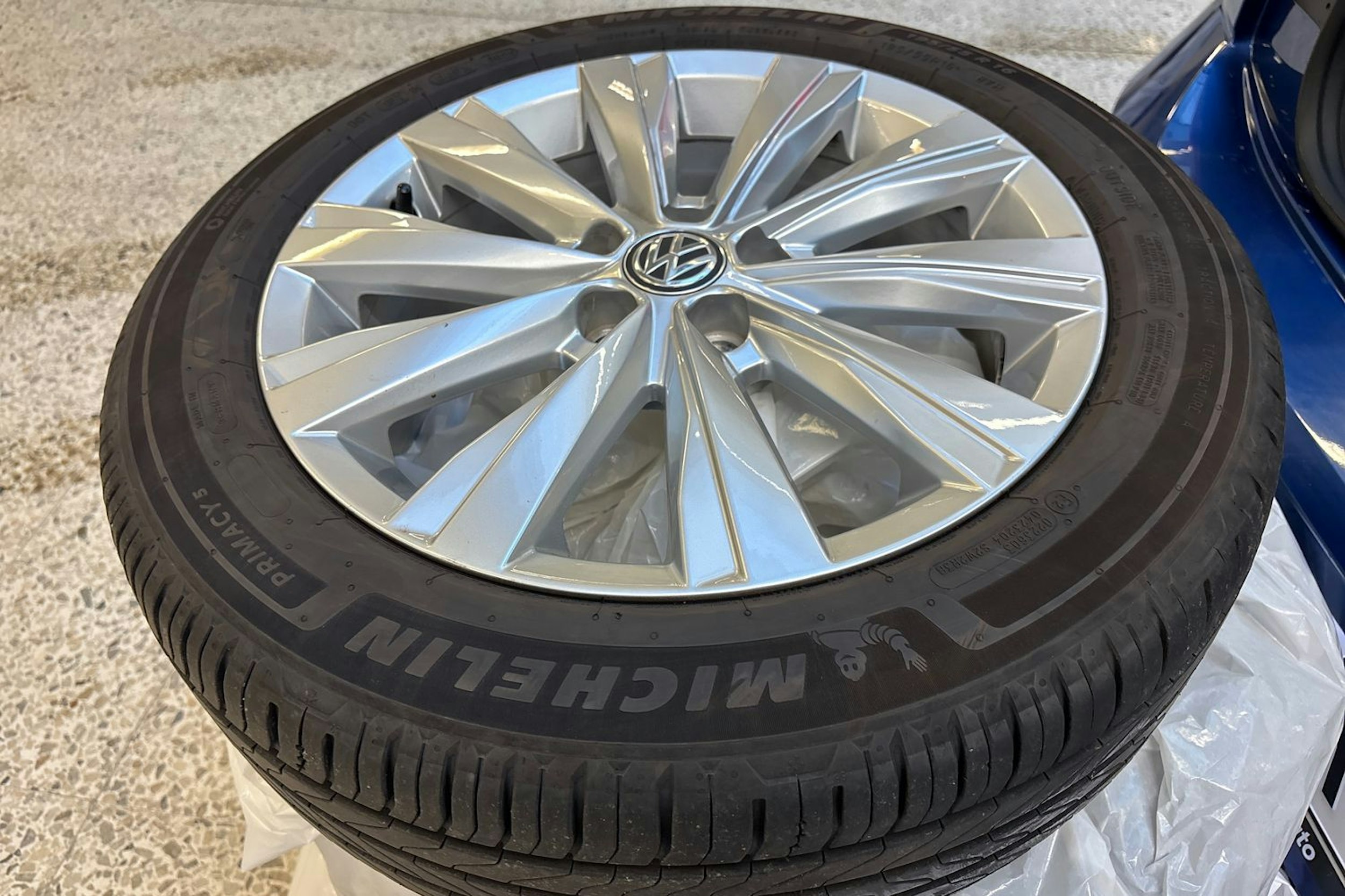 sininen Volkswagen Polo 2019 kuva 14.