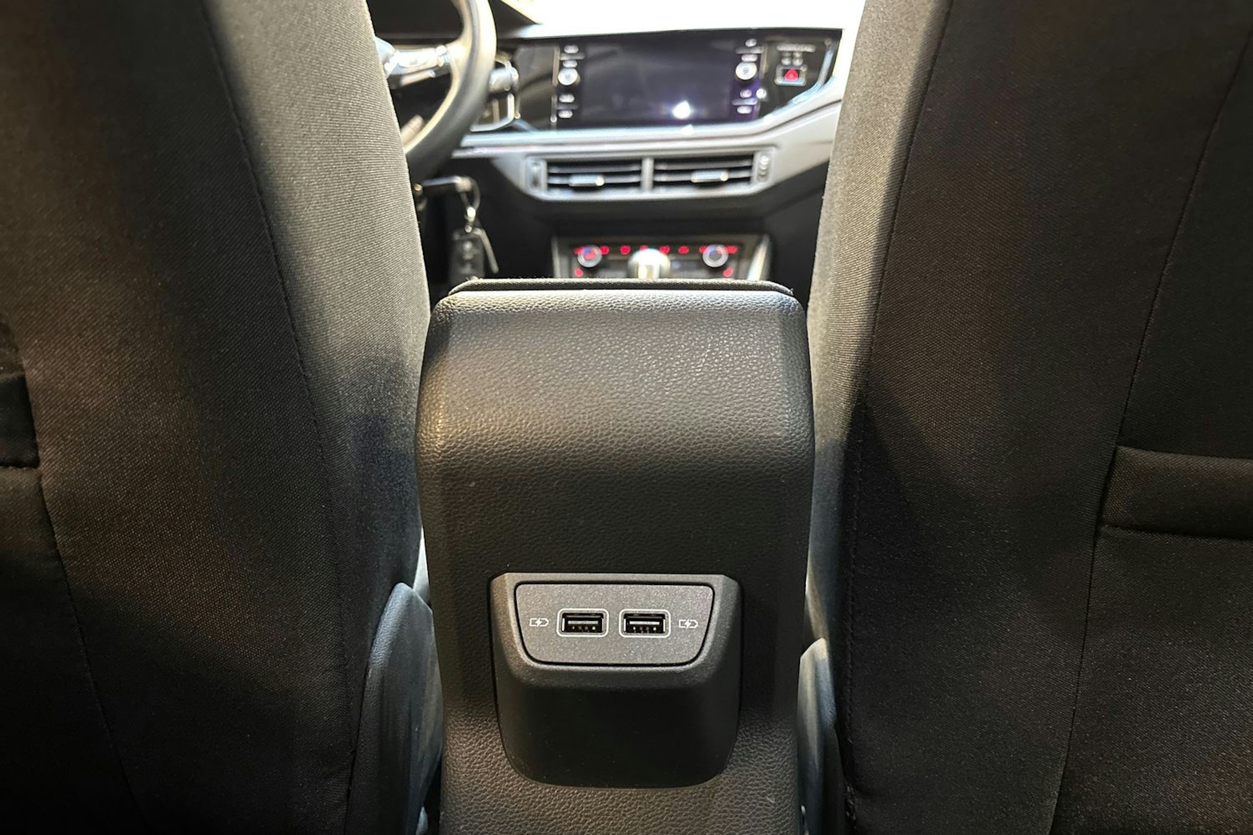 sininen Volkswagen Polo 2019 kuva 16.