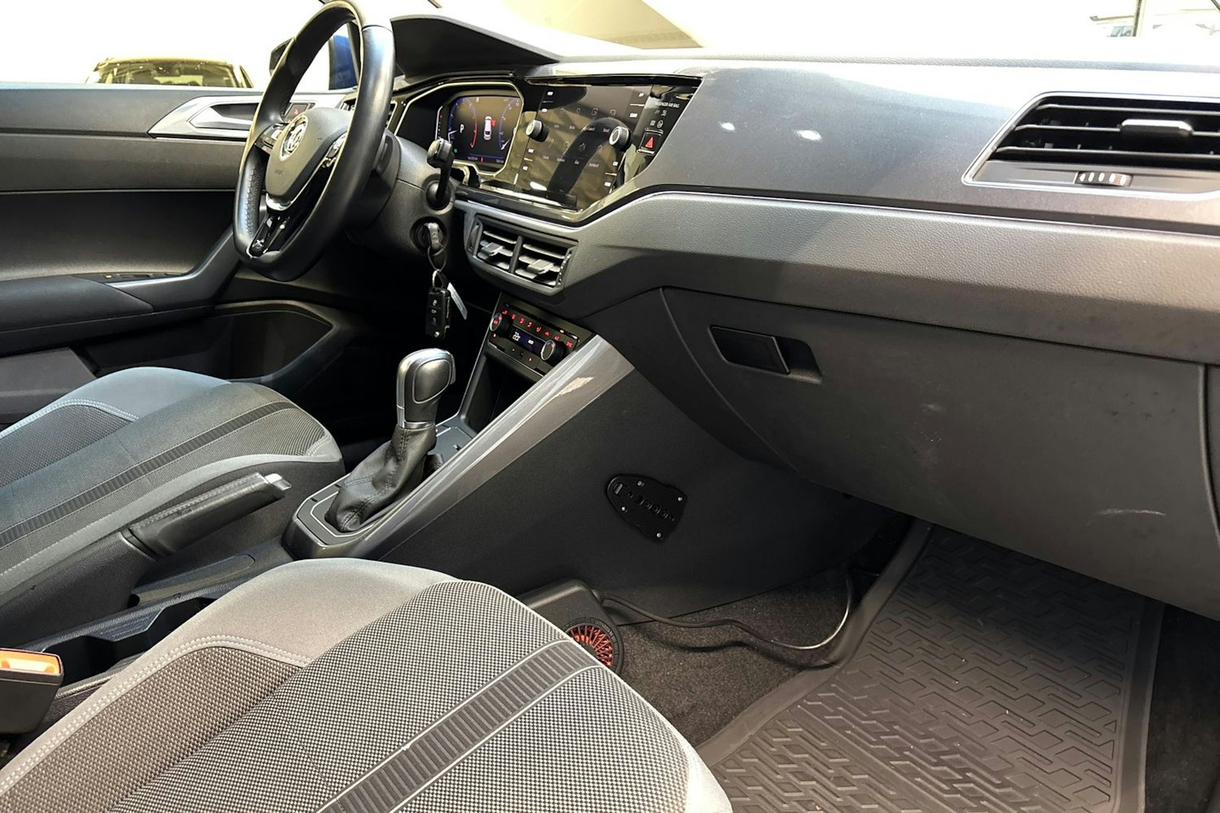 sininen Volkswagen Polo 2019 kuva 24.