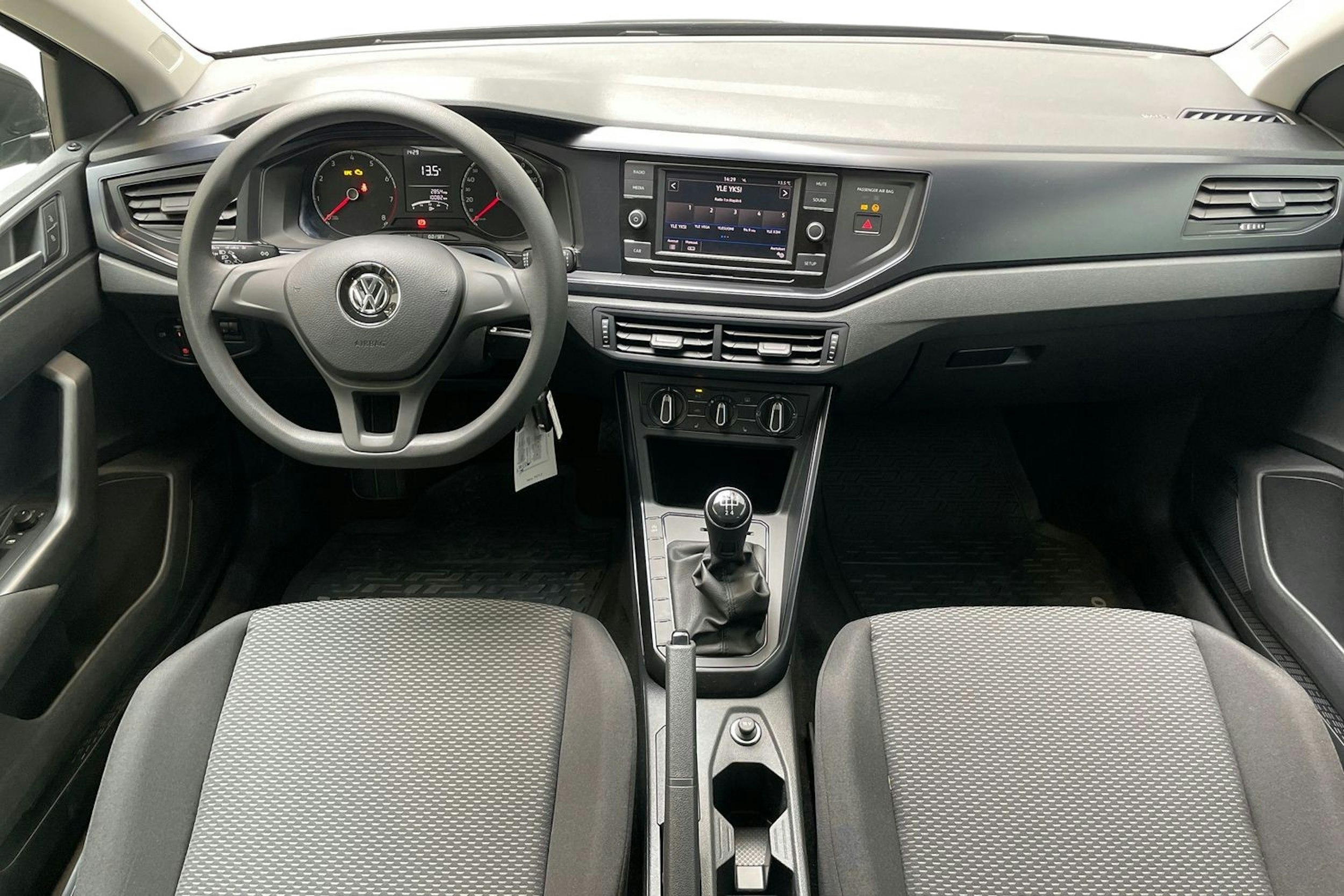 harmaa Volkswagen Polo 2019 kuva 9.