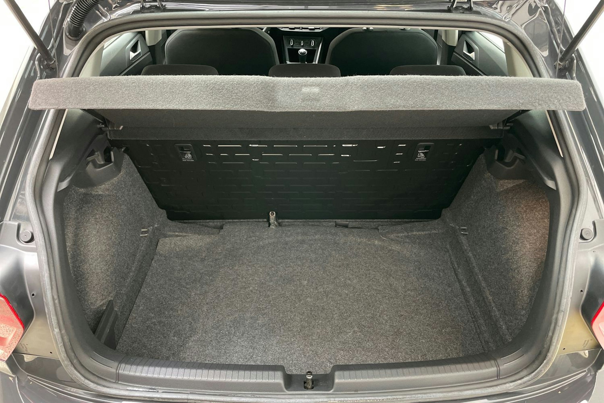 harmaa Volkswagen Polo 2019 kuva 14.