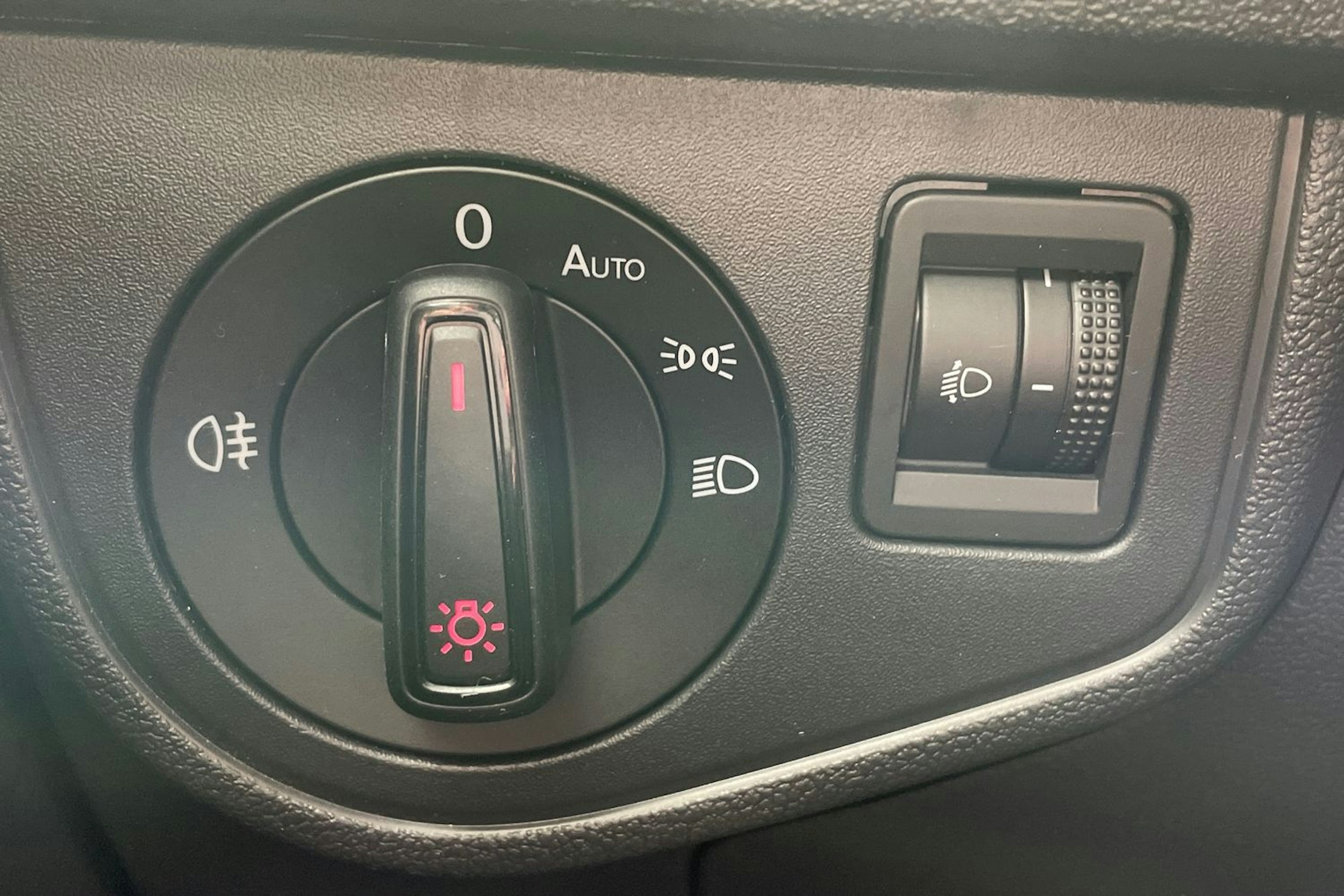 harmaa Volkswagen Polo 2019 kuva 16.