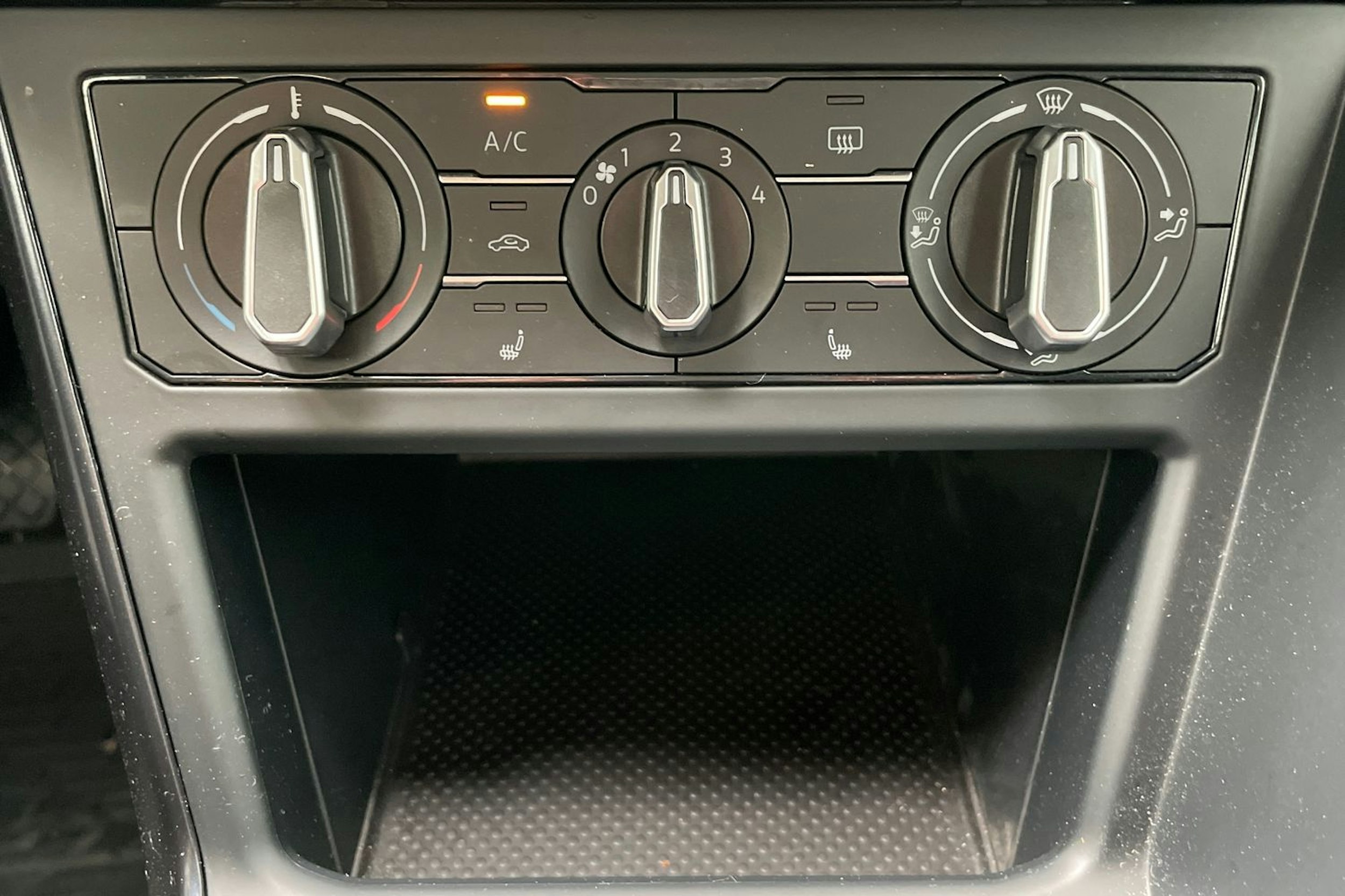 harmaa Volkswagen Polo 2019 kuva 21.