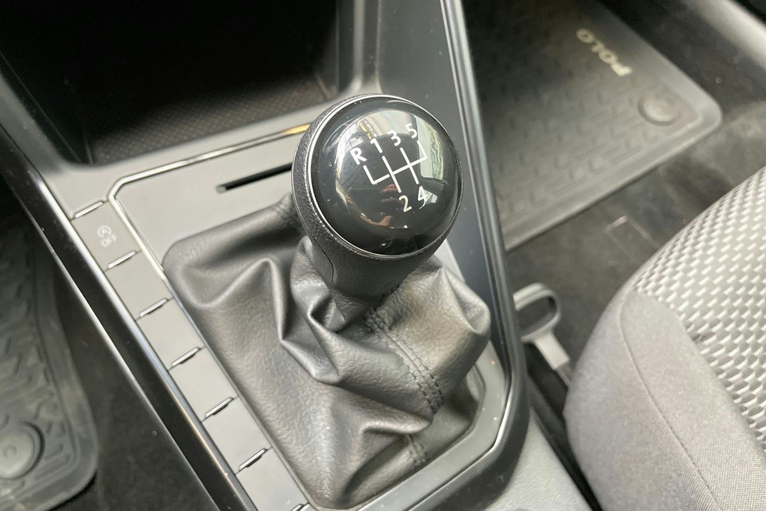harmaa Volkswagen Polo 2019 kuva 22.