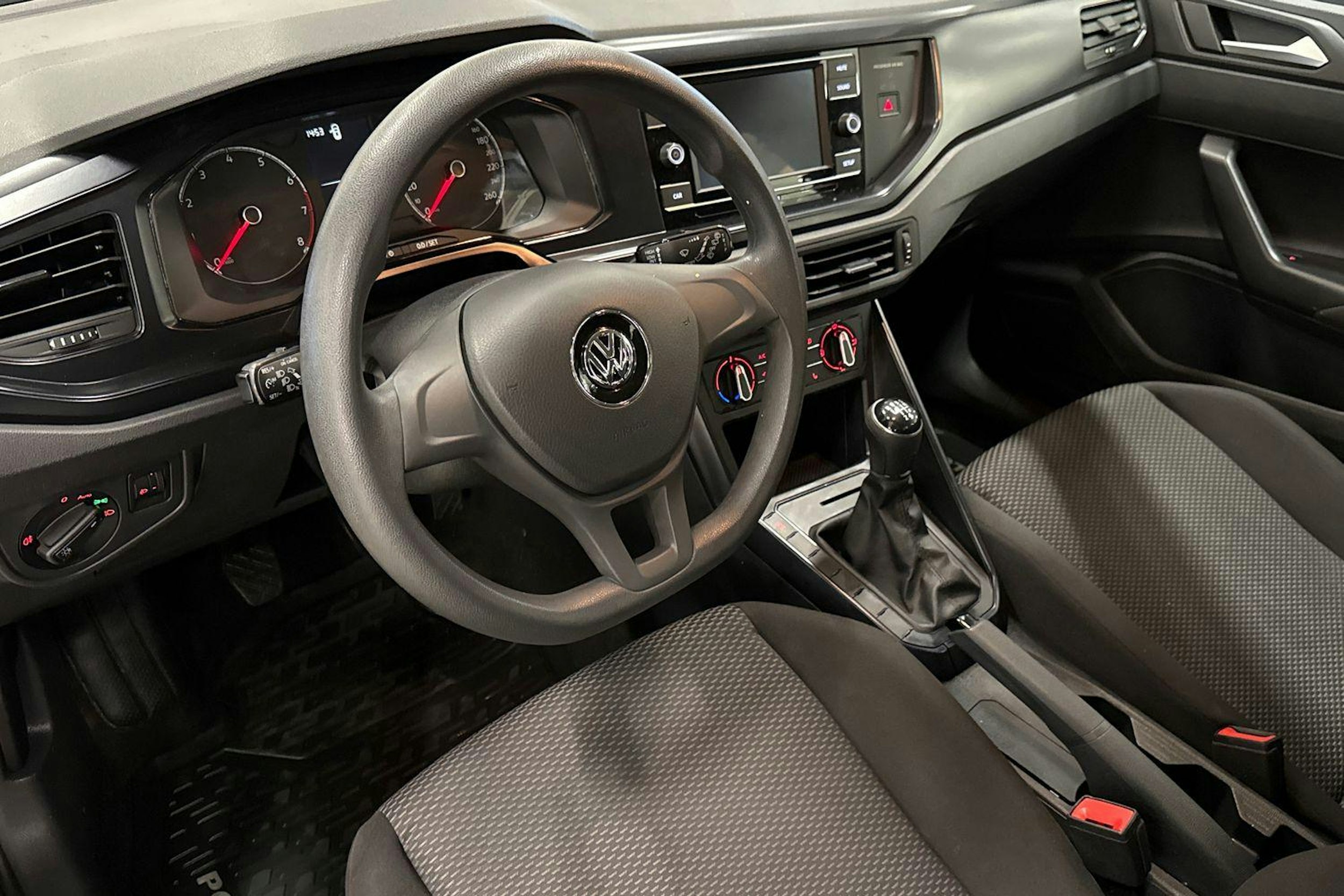 harmaa Volkswagen Polo 2019 kuva 7.