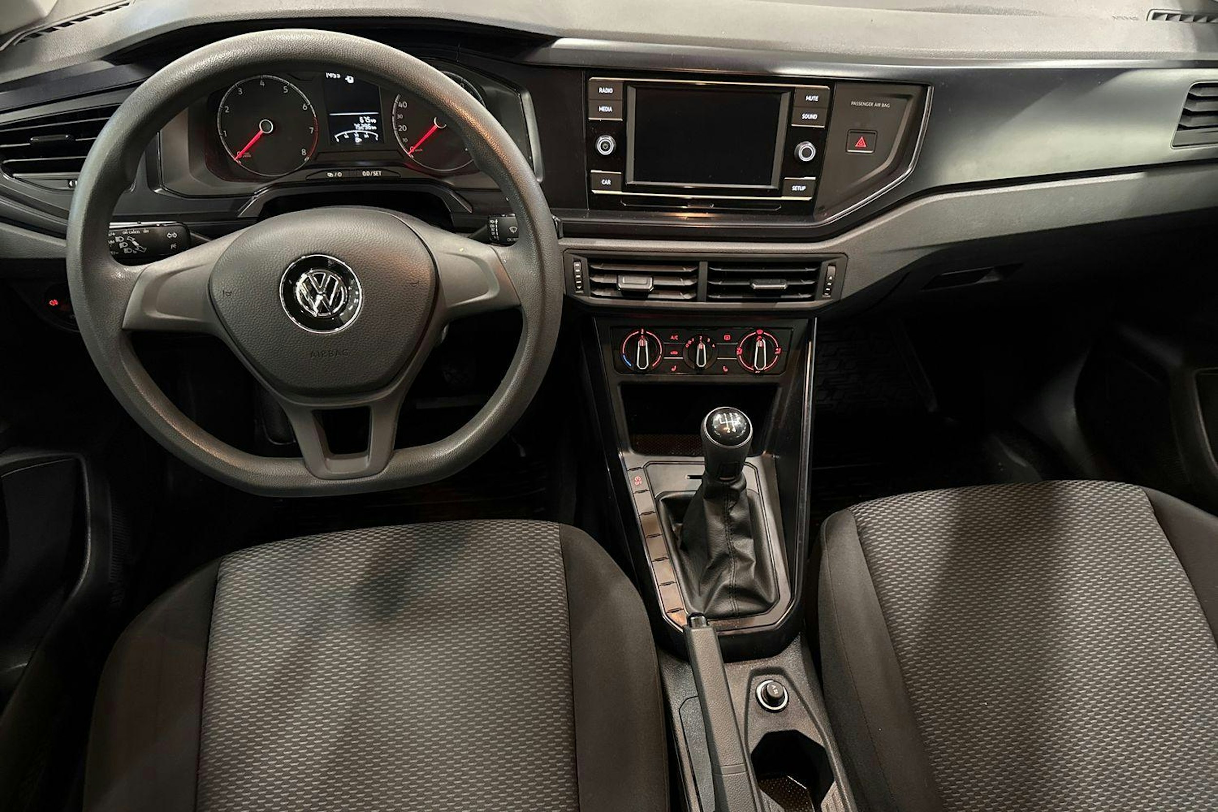 harmaa Volkswagen Polo 2019 kuva 9.