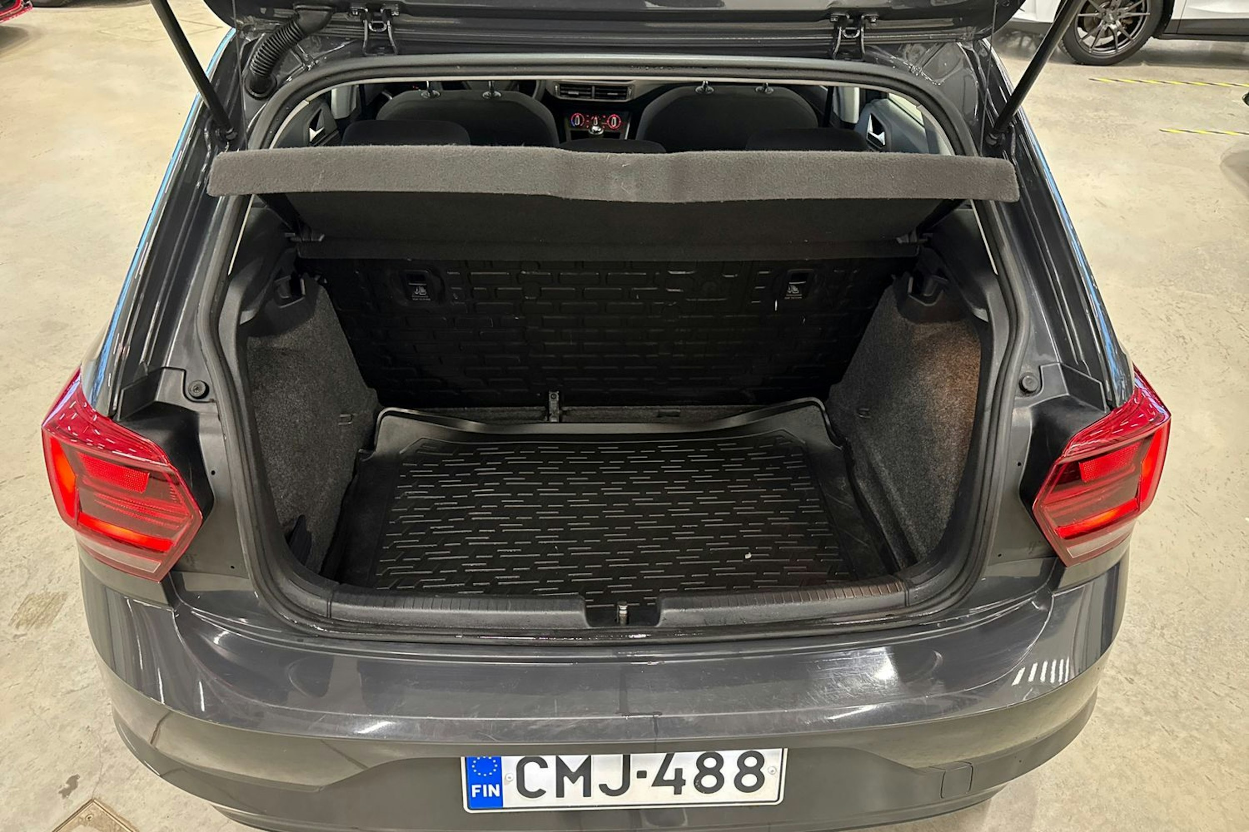 harmaa Volkswagen Polo 2019 kuva 14.