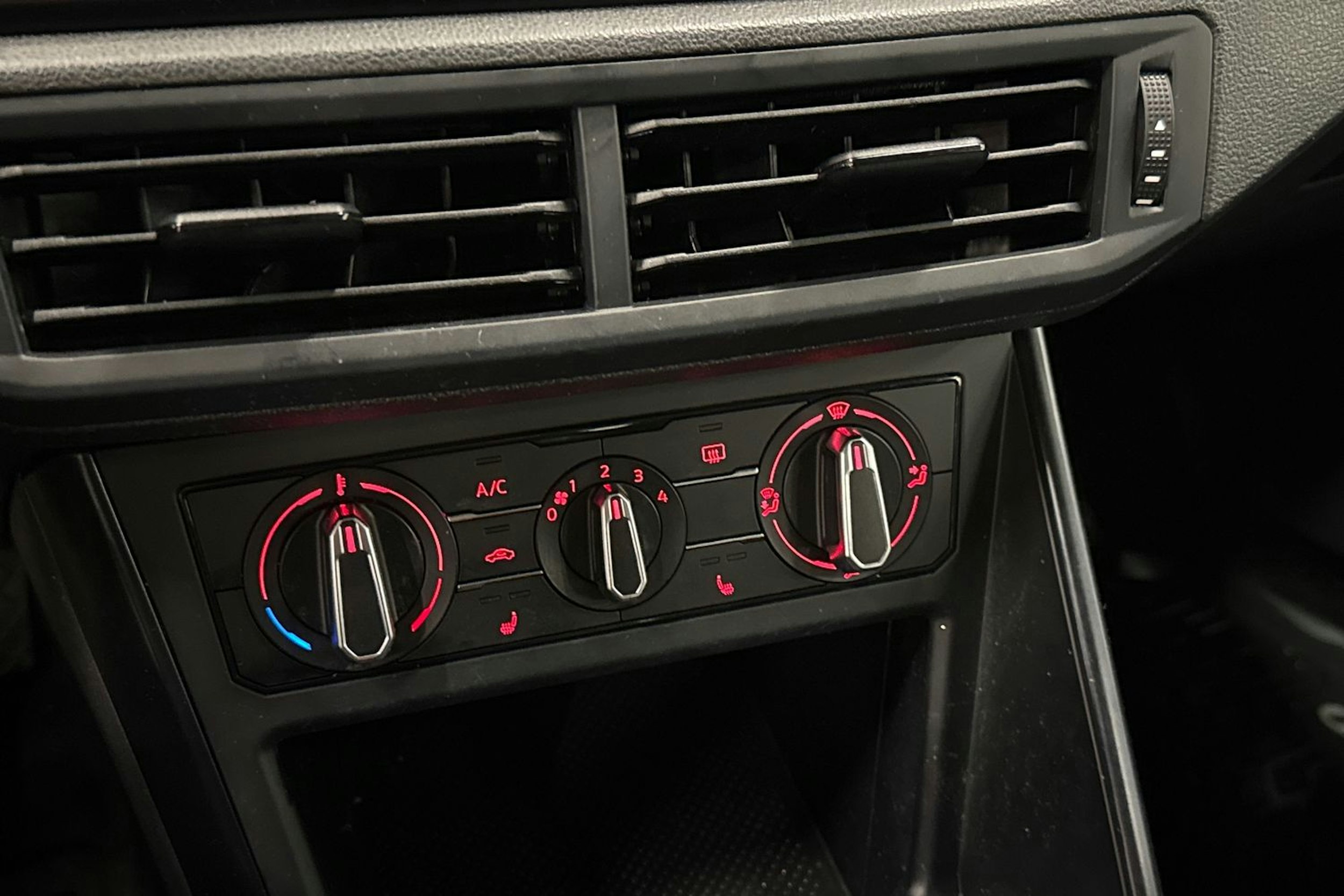 harmaa Volkswagen Polo 2019 kuva 21.