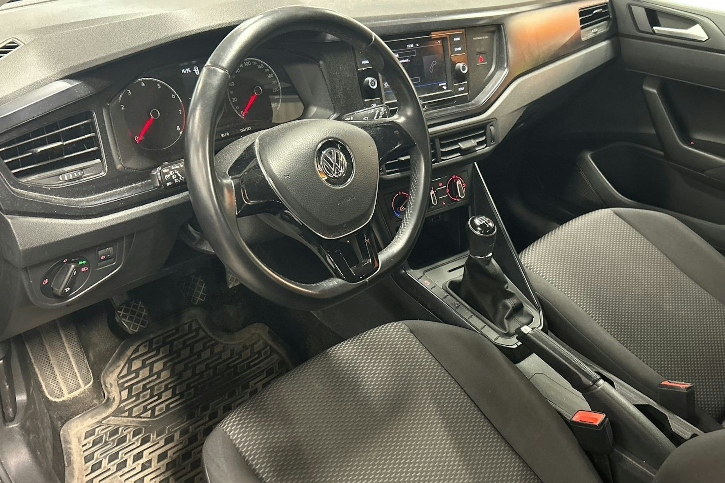 musta Volkswagen Polo 2019 kuva 3.