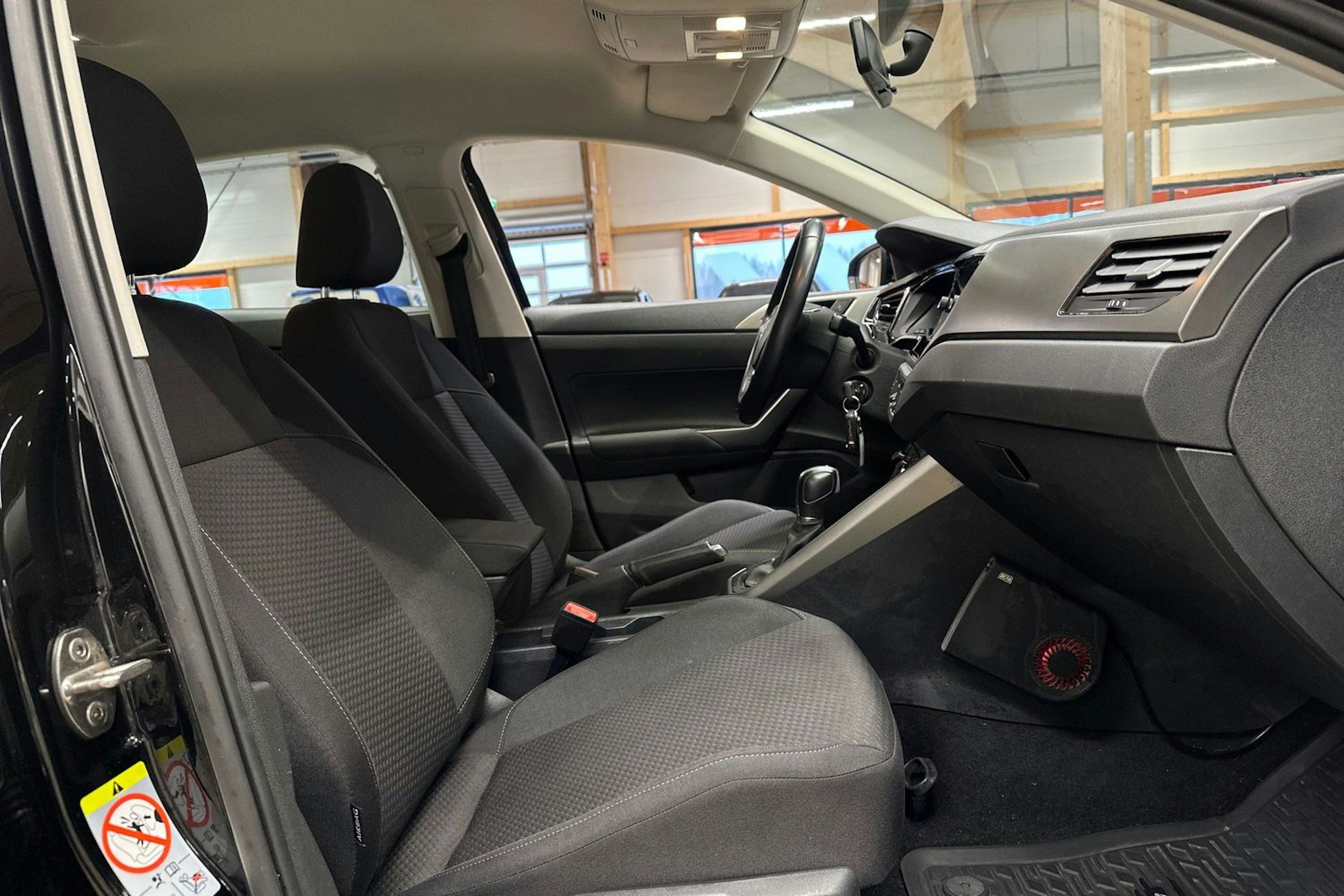 musta Volkswagen Polo 2019 kuva 14.