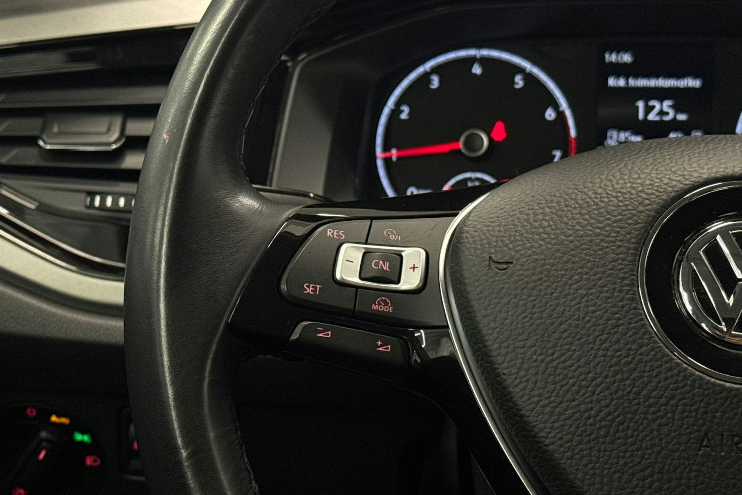 valkoinen Volkswagen Polo 2019 kuva 15.