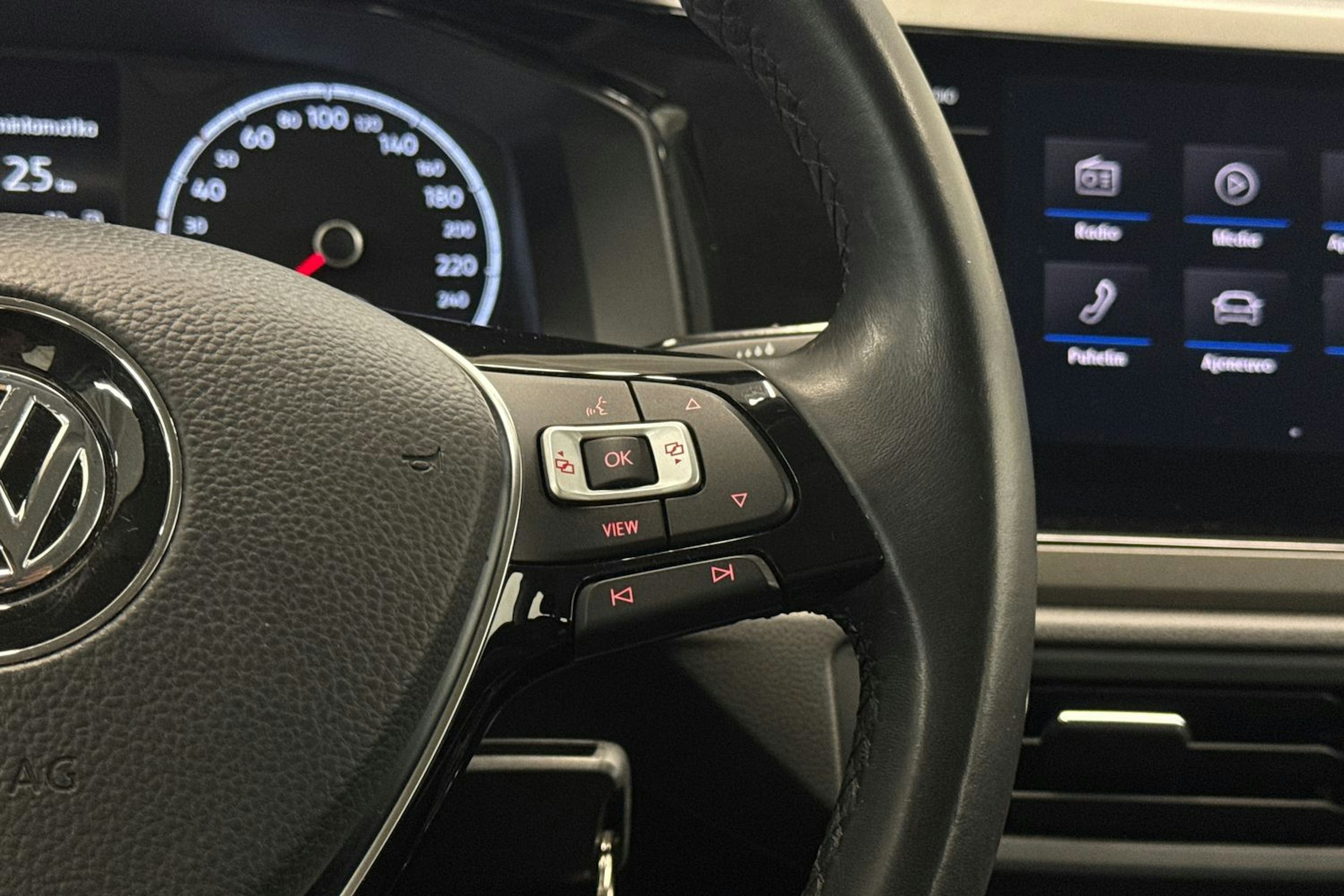 valkoinen Volkswagen Polo 2019 kuva 16.