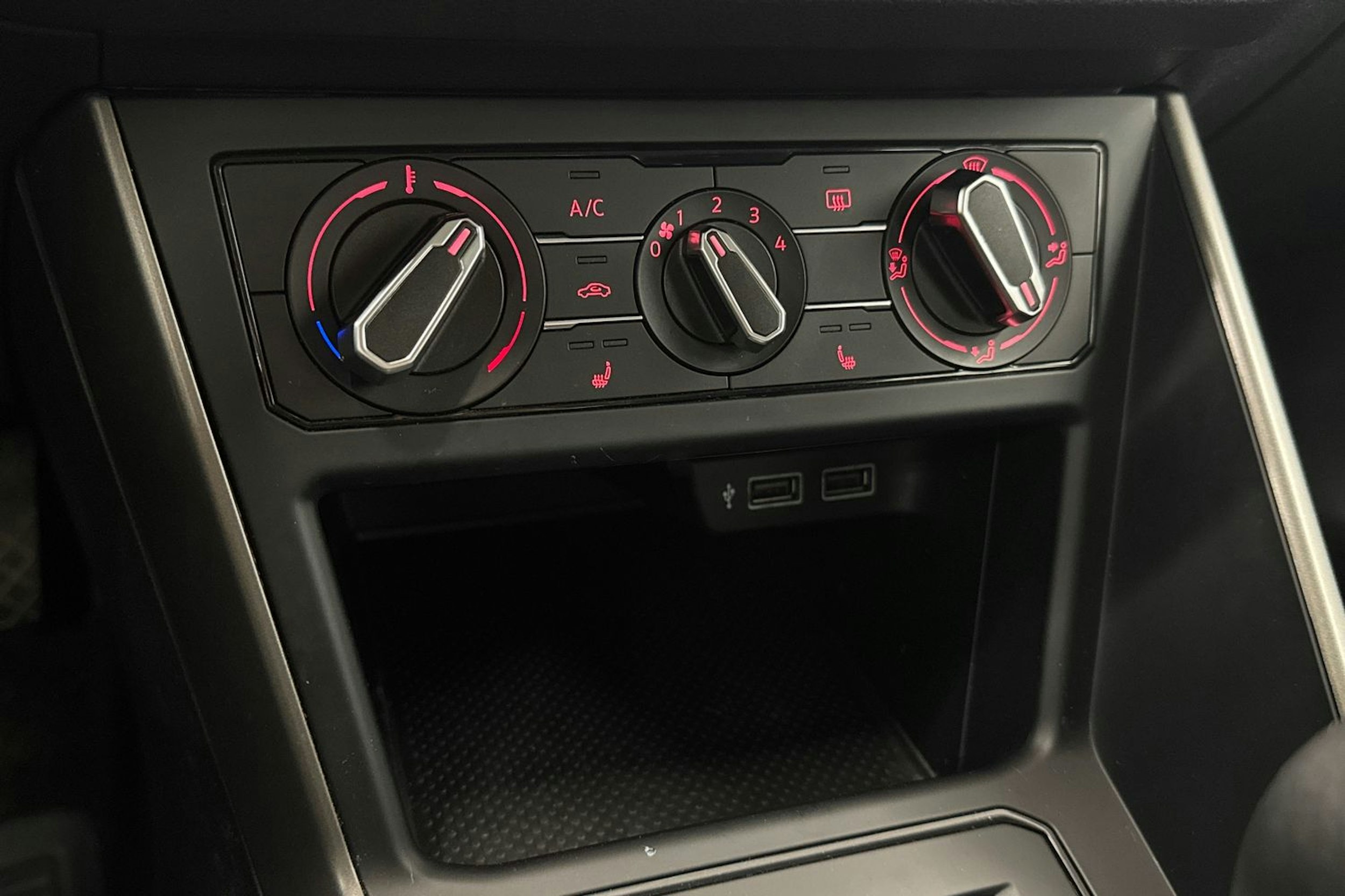 valkoinen Volkswagen Polo 2019 kuva 21.