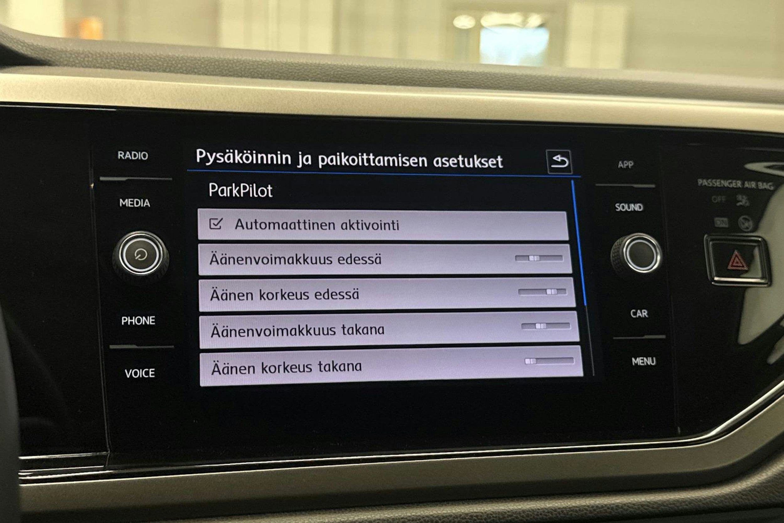 valkoinen Volkswagen Polo 2019 kuva 30.