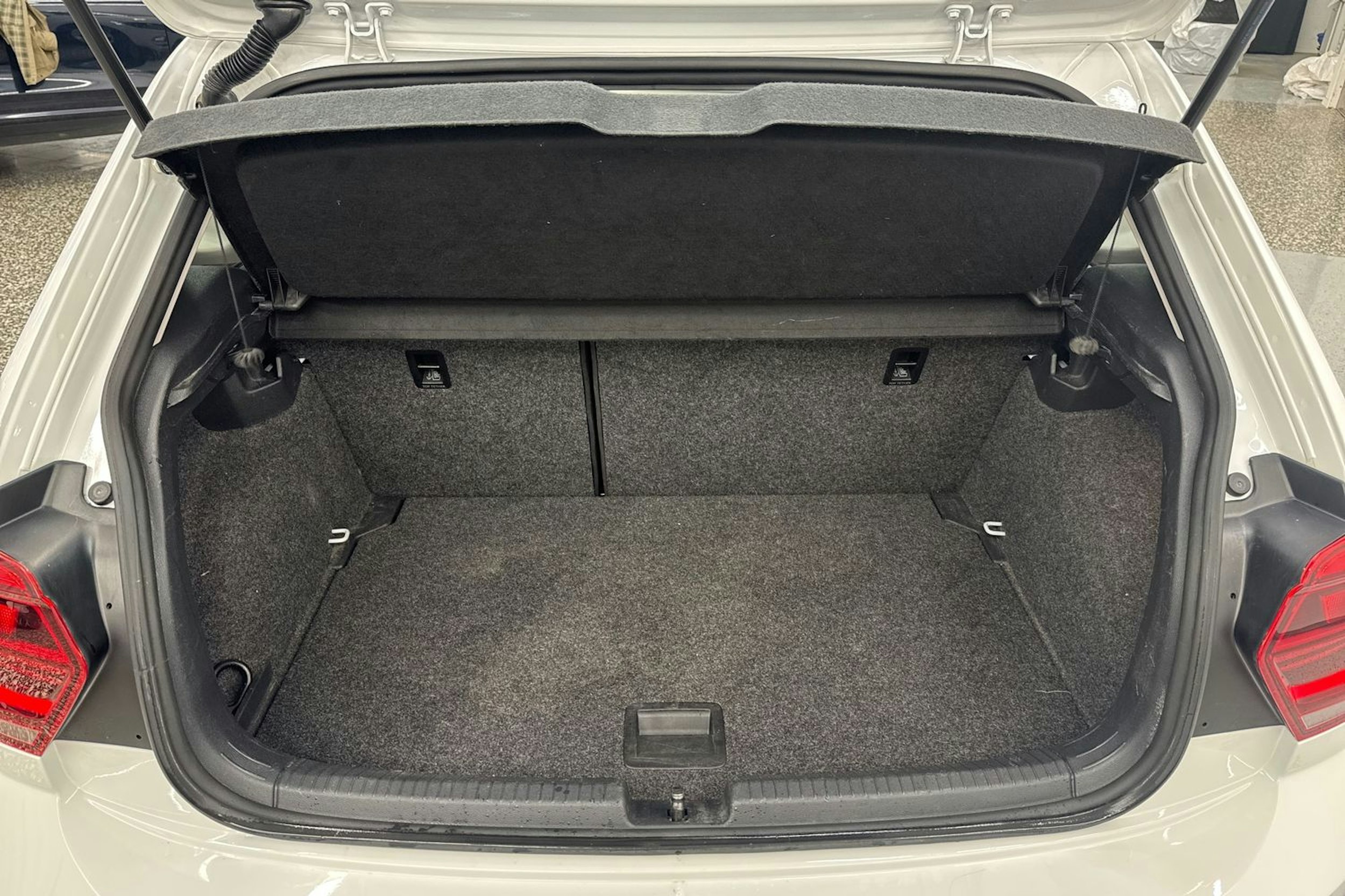 valkoinen Volkswagen Polo 2019 kuva 32.