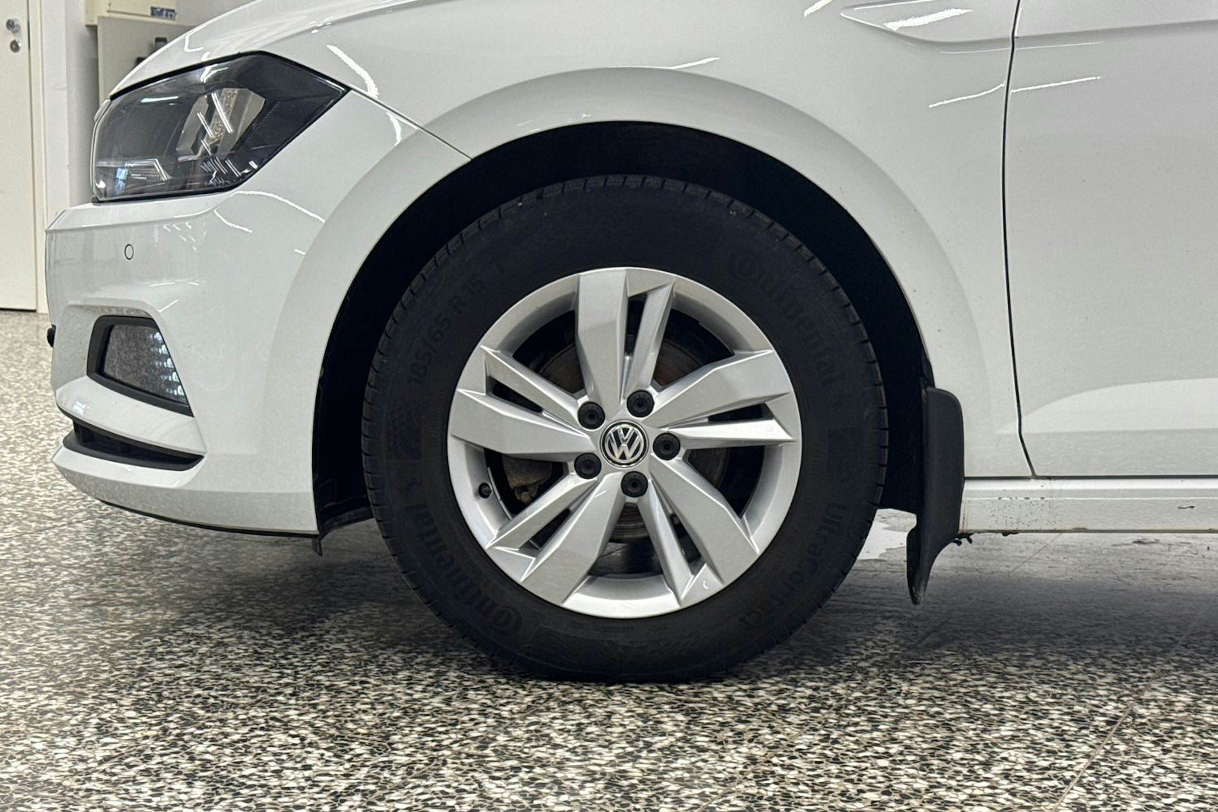valkoinen Volkswagen Polo 2019 kuva 33.