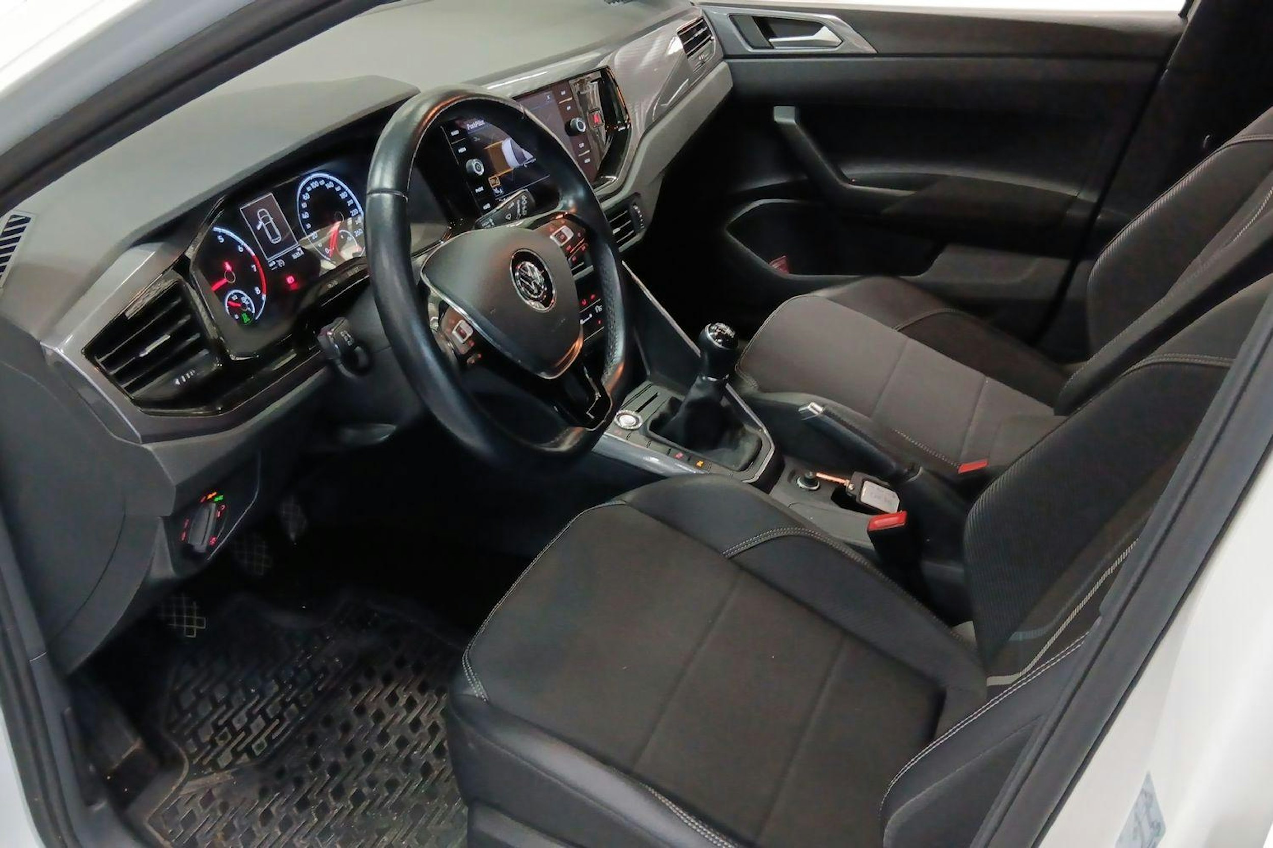 Valkoinen Volkswagen POLO 2019 kuva 3.