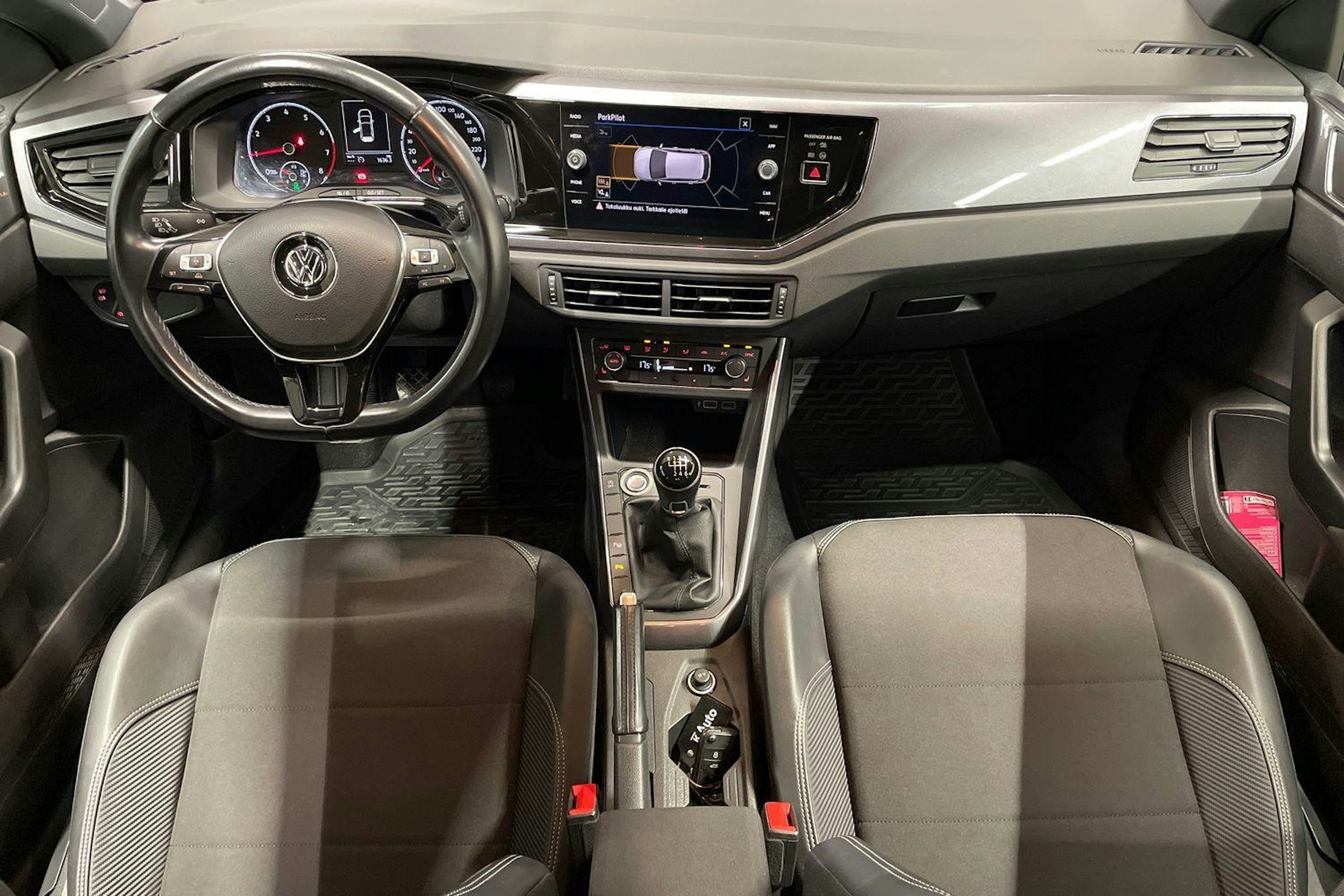 Valkoinen Volkswagen POLO 2019 kuva 9.
