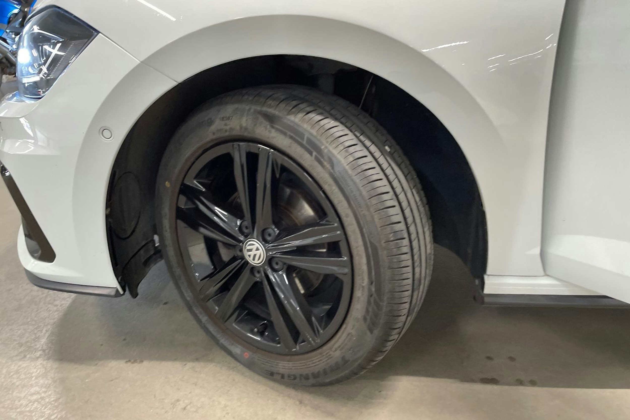 Valkoinen Volkswagen POLO 2019 kuva 13.