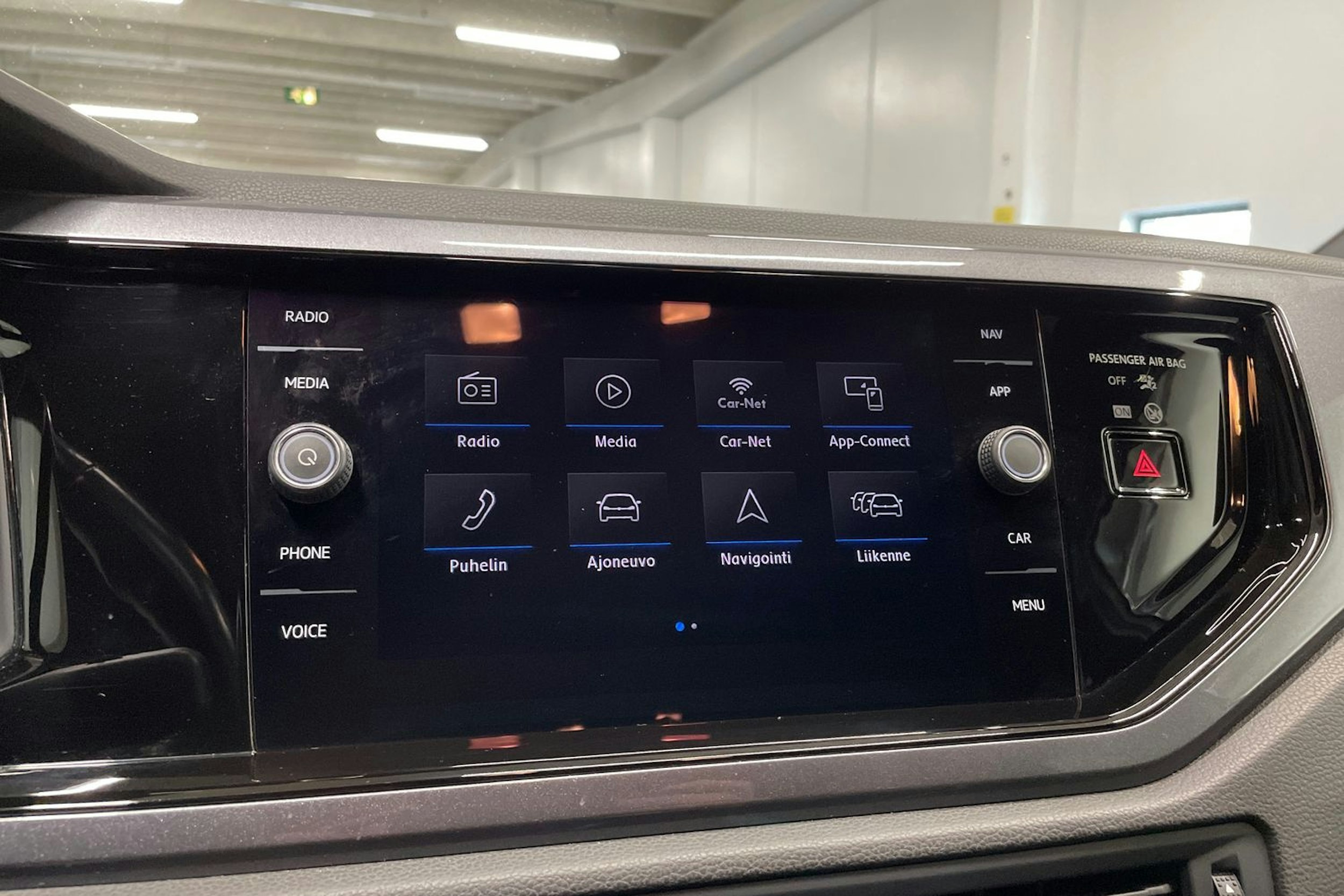 Valkoinen Volkswagen POLO 2019 kuva 17.