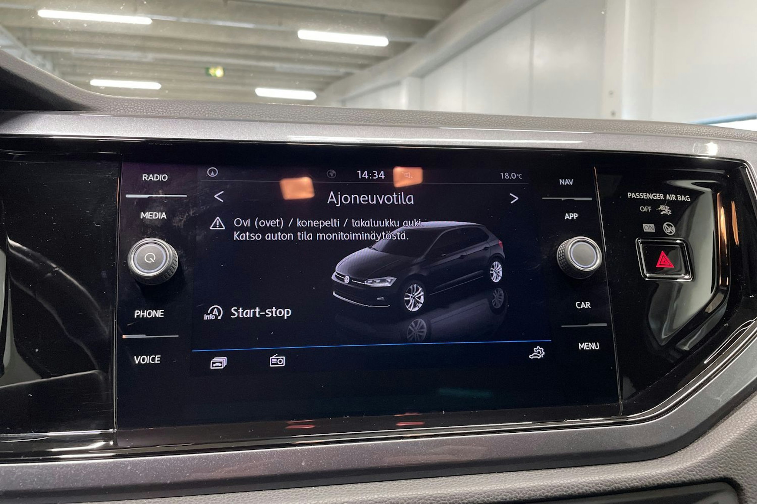 Valkoinen Volkswagen POLO 2019 kuva 20.
