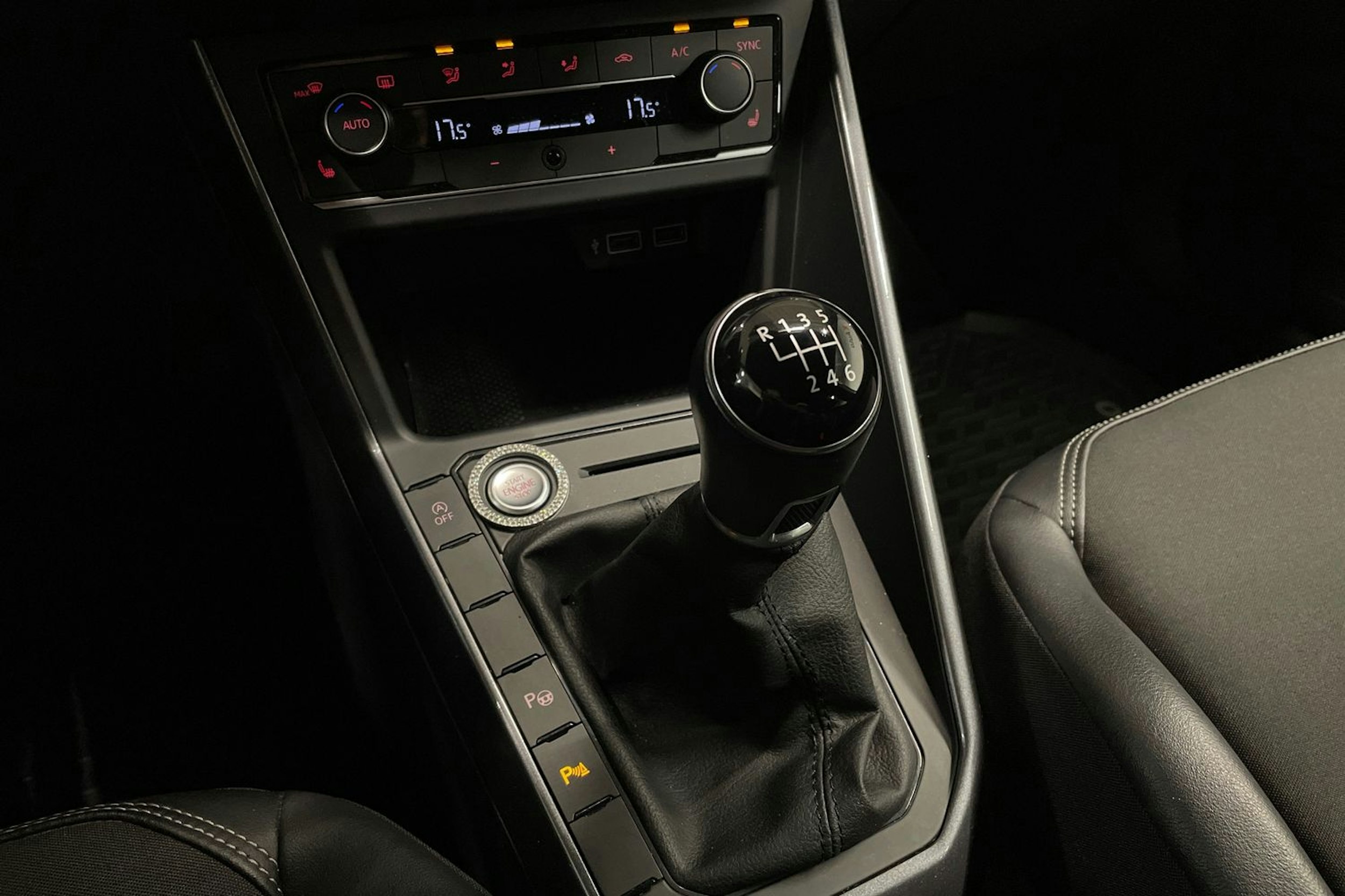 Valkoinen Volkswagen POLO 2019 kuva 23.