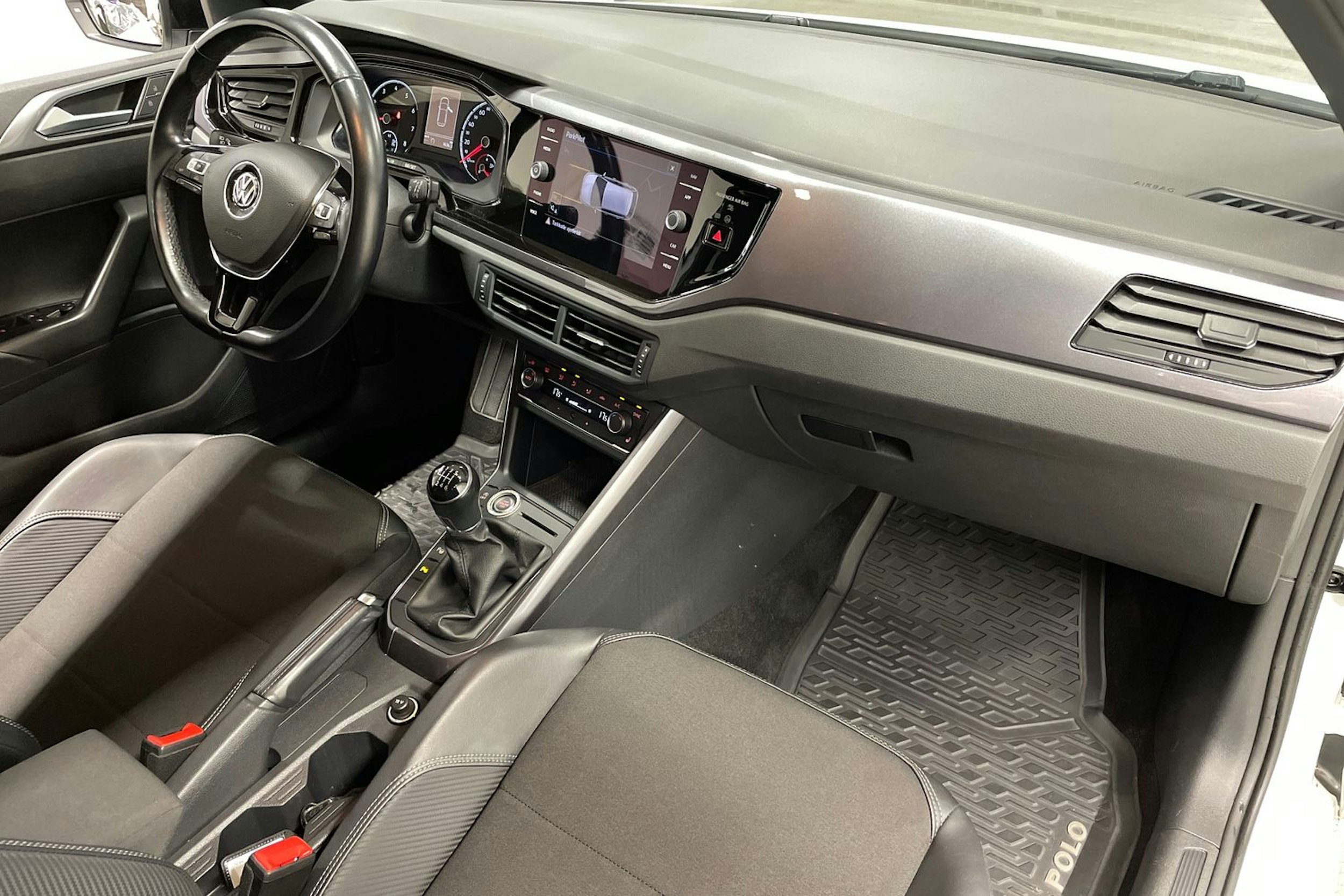 Valkoinen Volkswagen POLO 2019 kuva 29.