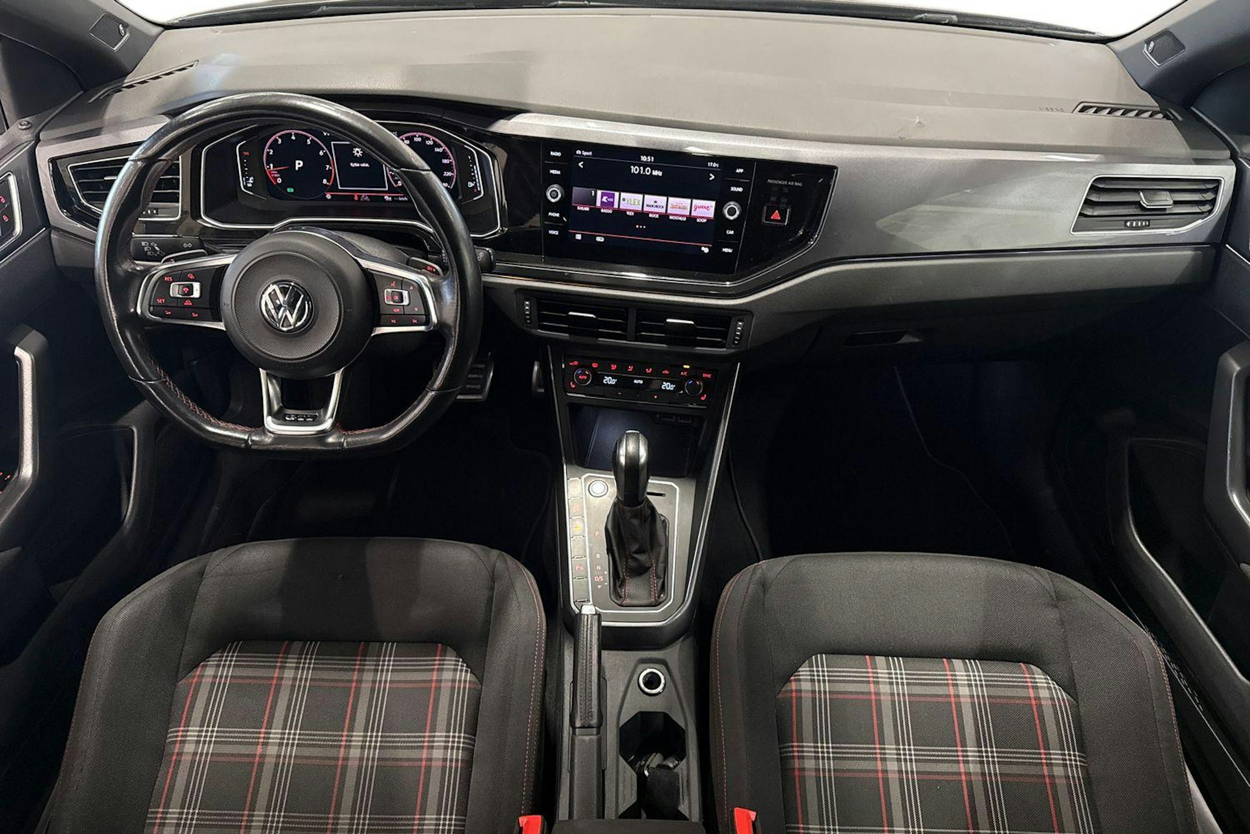 harmaa Volkswagen Polo 2020 kuva 9.