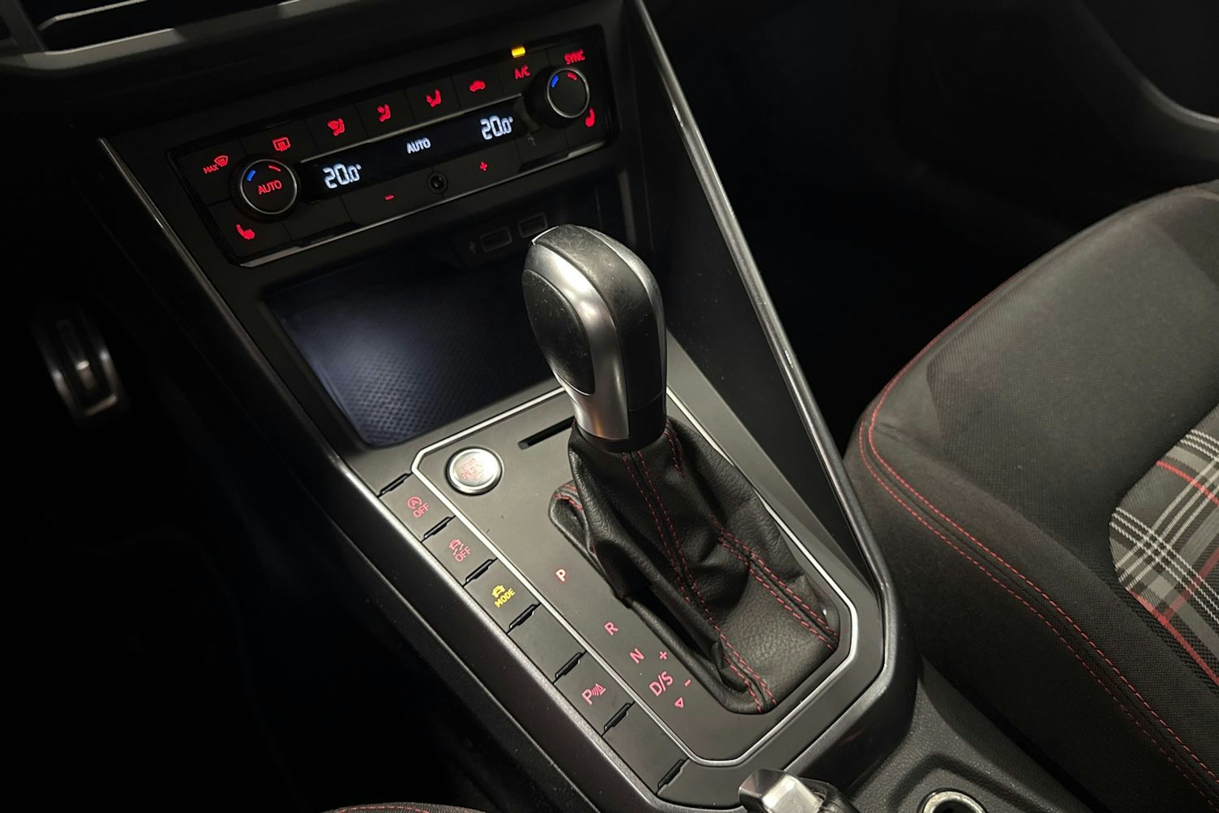 harmaa Volkswagen Polo 2020 kuva 19.