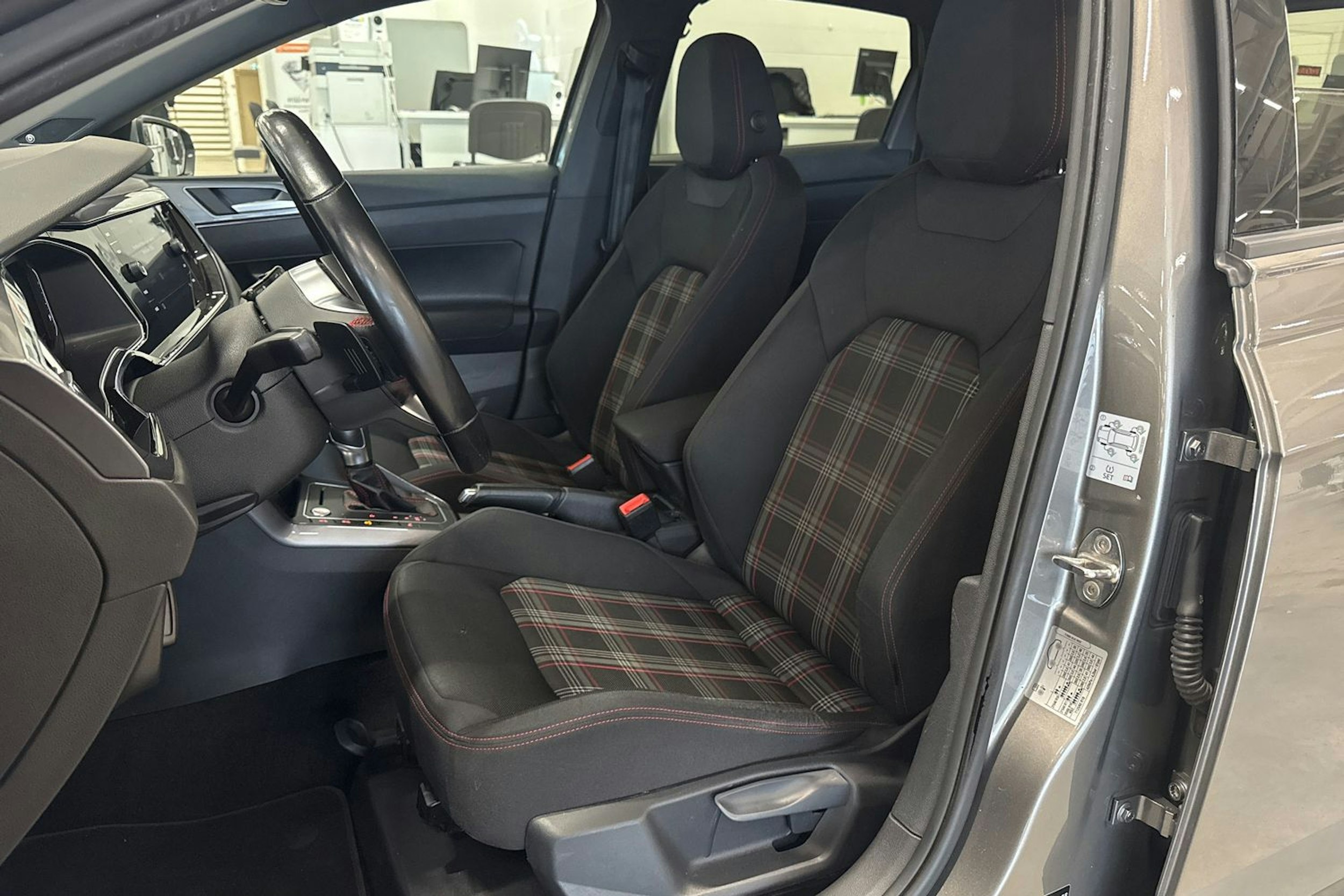 harmaa Volkswagen Polo 2020 kuva 26.