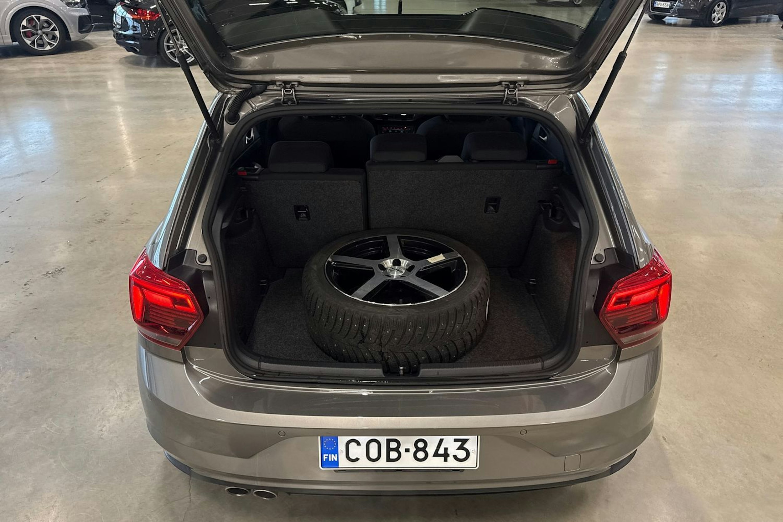 harmaa Volkswagen Polo 2020 kuva 27.