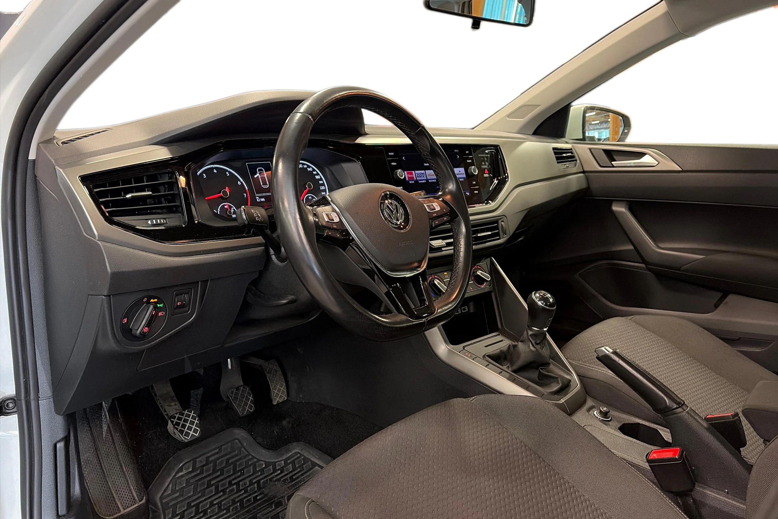 valkoinen Volkswagen Polo 2019 kuva 3.