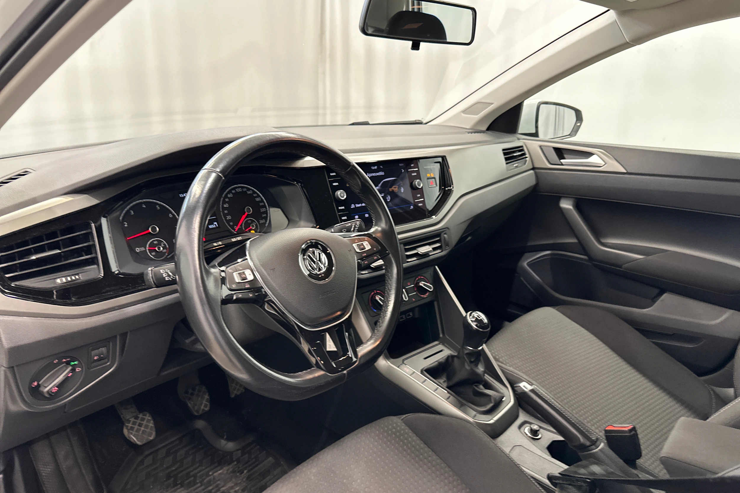 valkoinen Volkswagen Polo 2019 kuva 10.