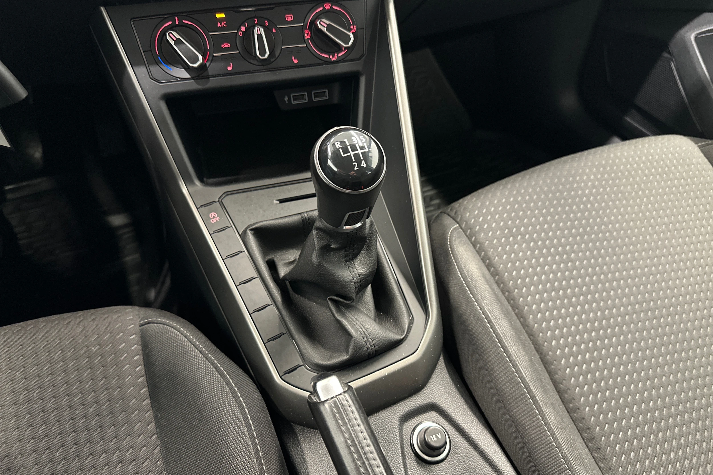 valkoinen Volkswagen Polo 2019 kuva 16.