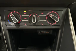 valkoinen Volkswagen Polo 2019 kuva 17.
