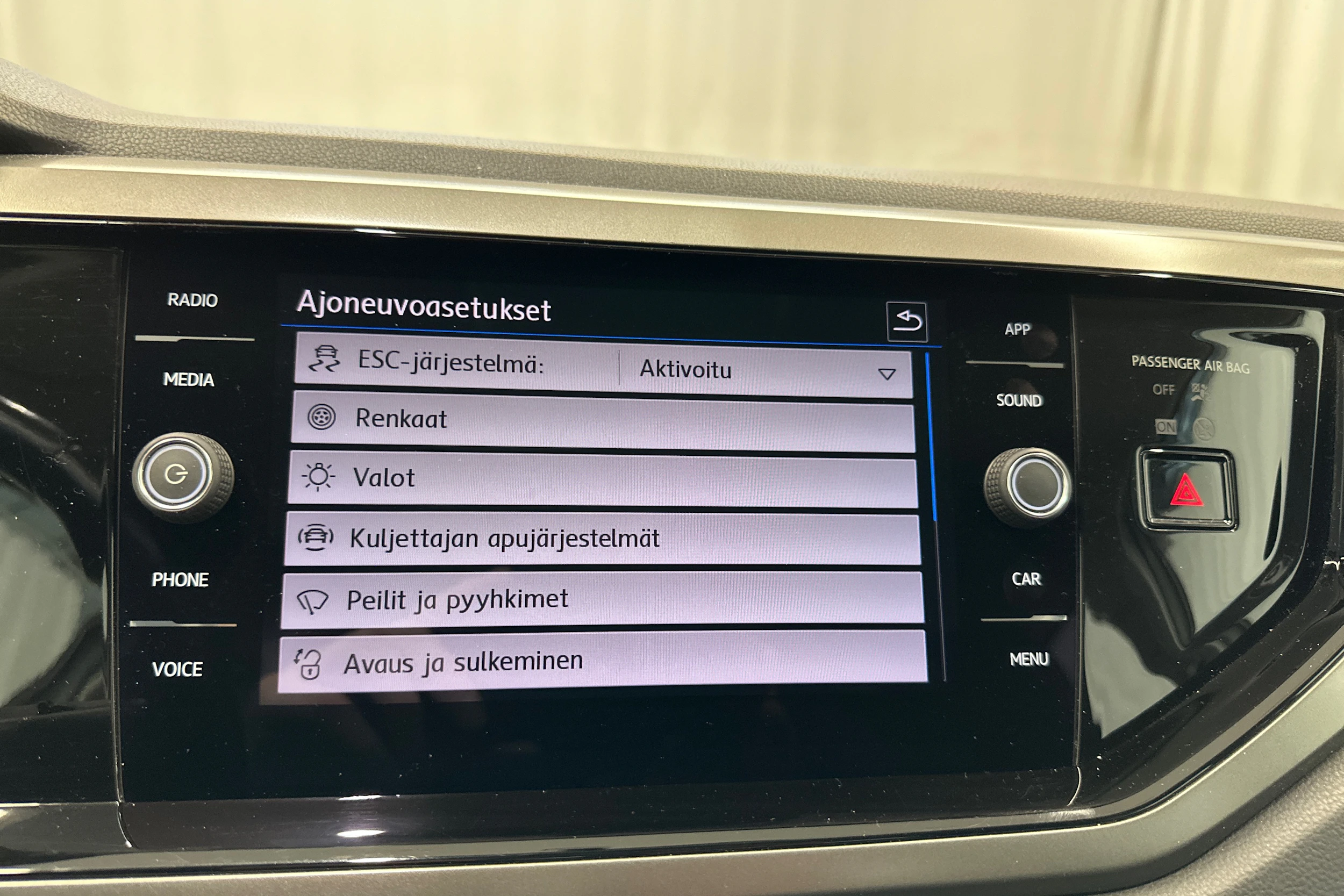 valkoinen Volkswagen Polo 2019 kuva 19.