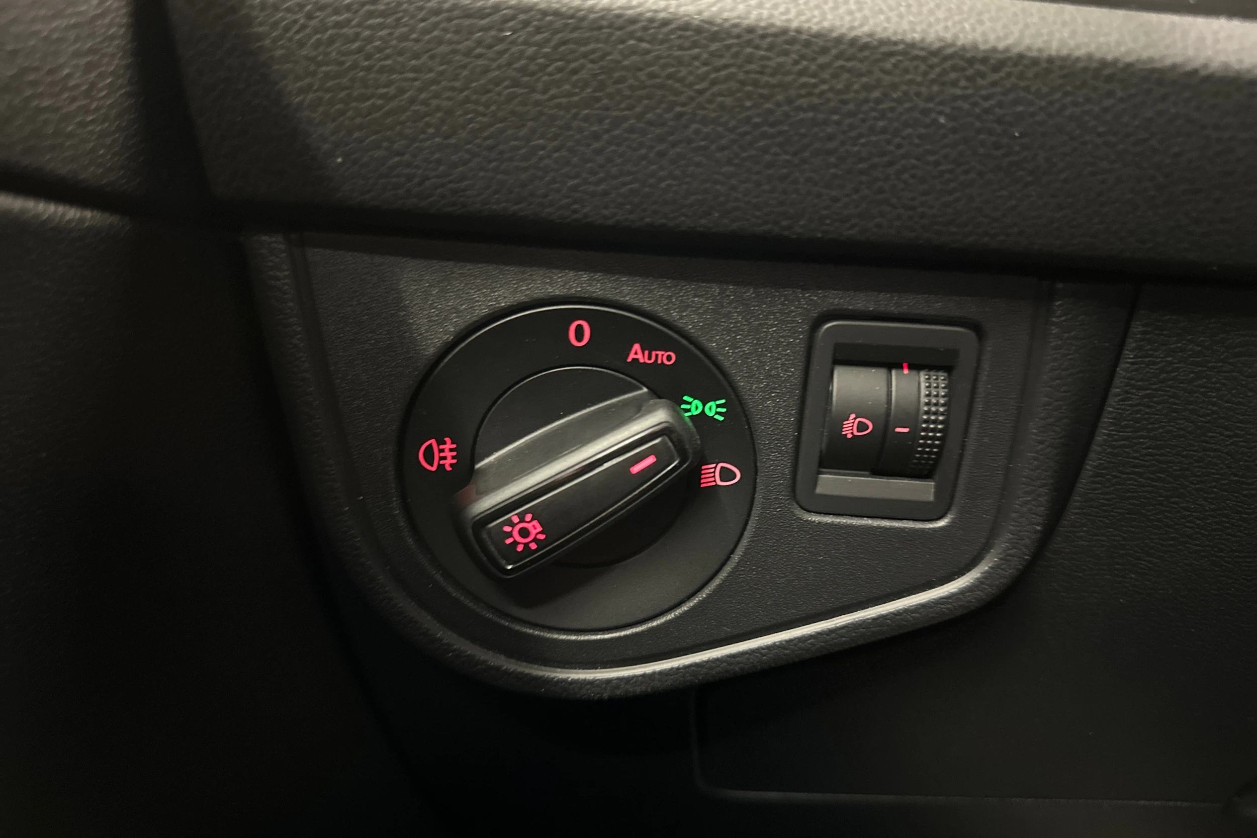 valkoinen Volkswagen Polo 2019 kuva 20.