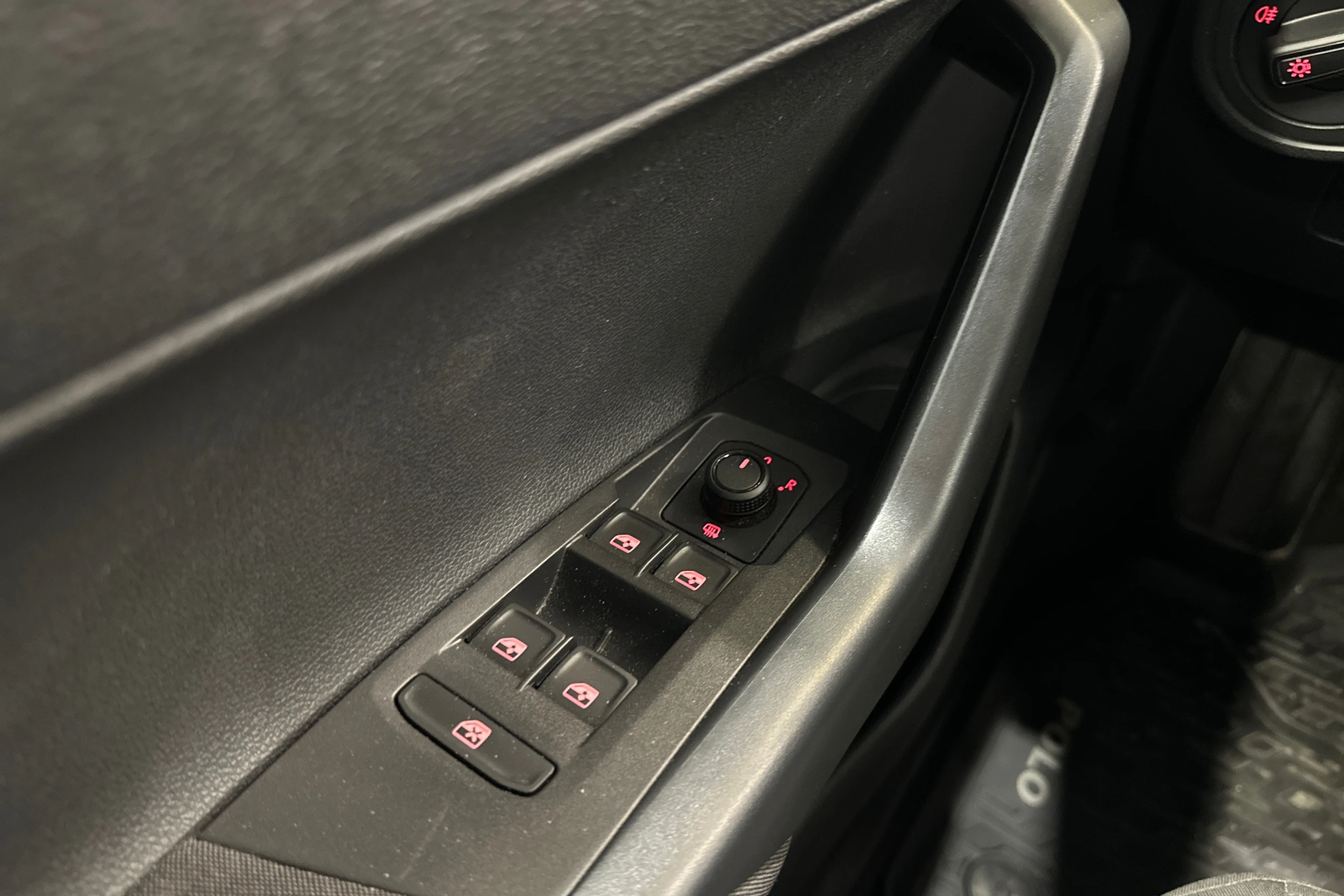 valkoinen Volkswagen Polo 2019 kuva 21.