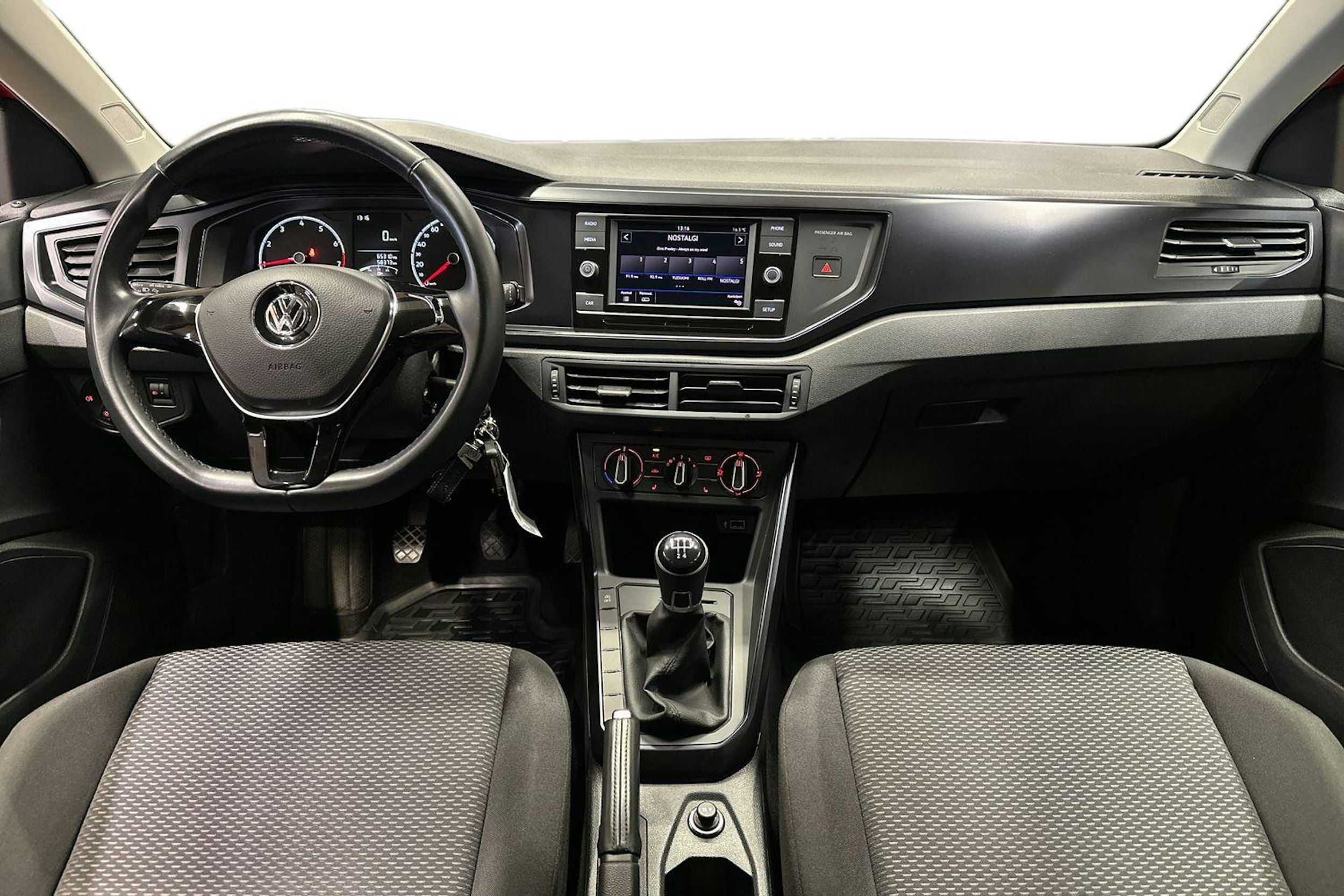 punainen Volkswagen Polo 2019 kuva 9.