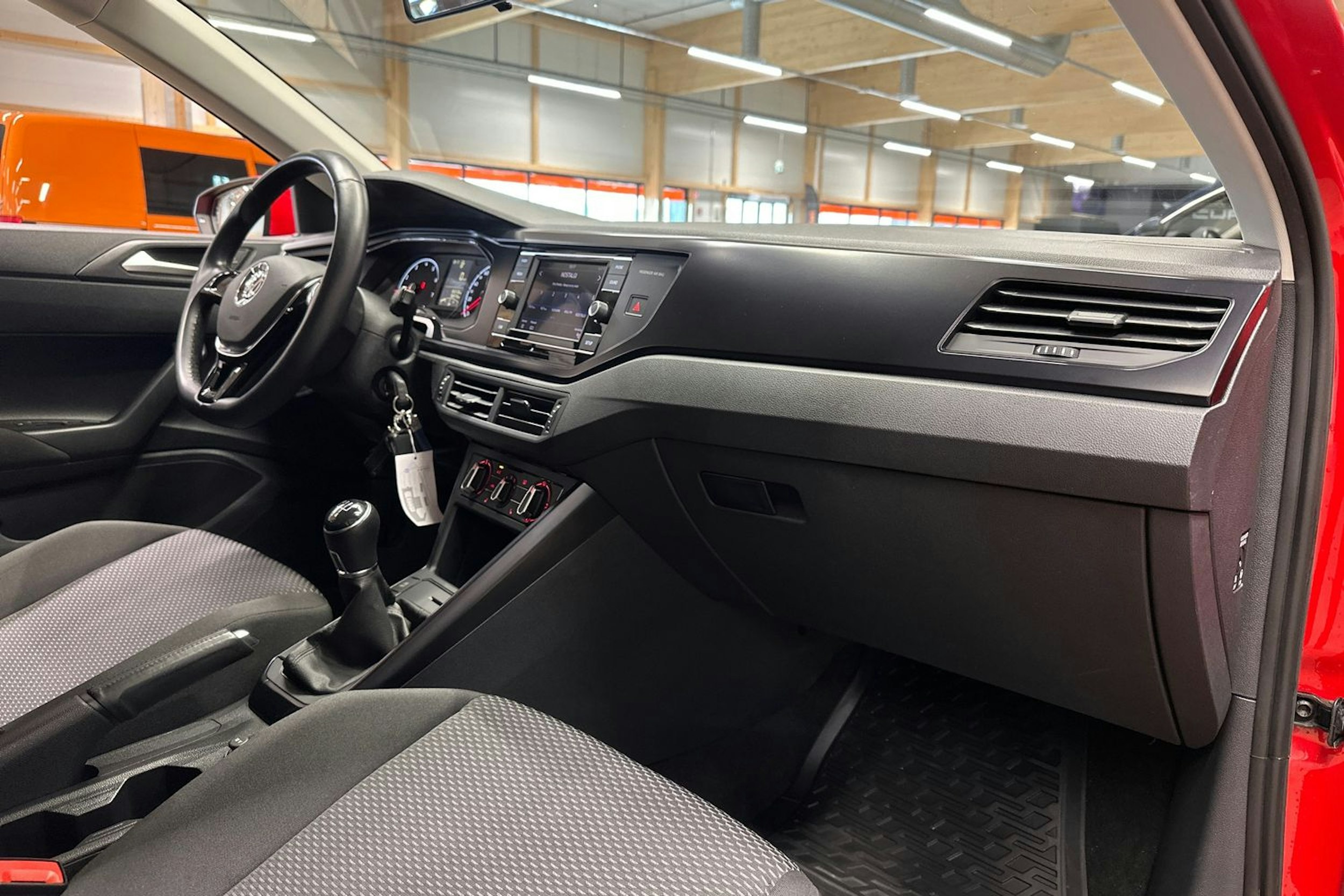 punainen Volkswagen Polo 2019 kuva 14.