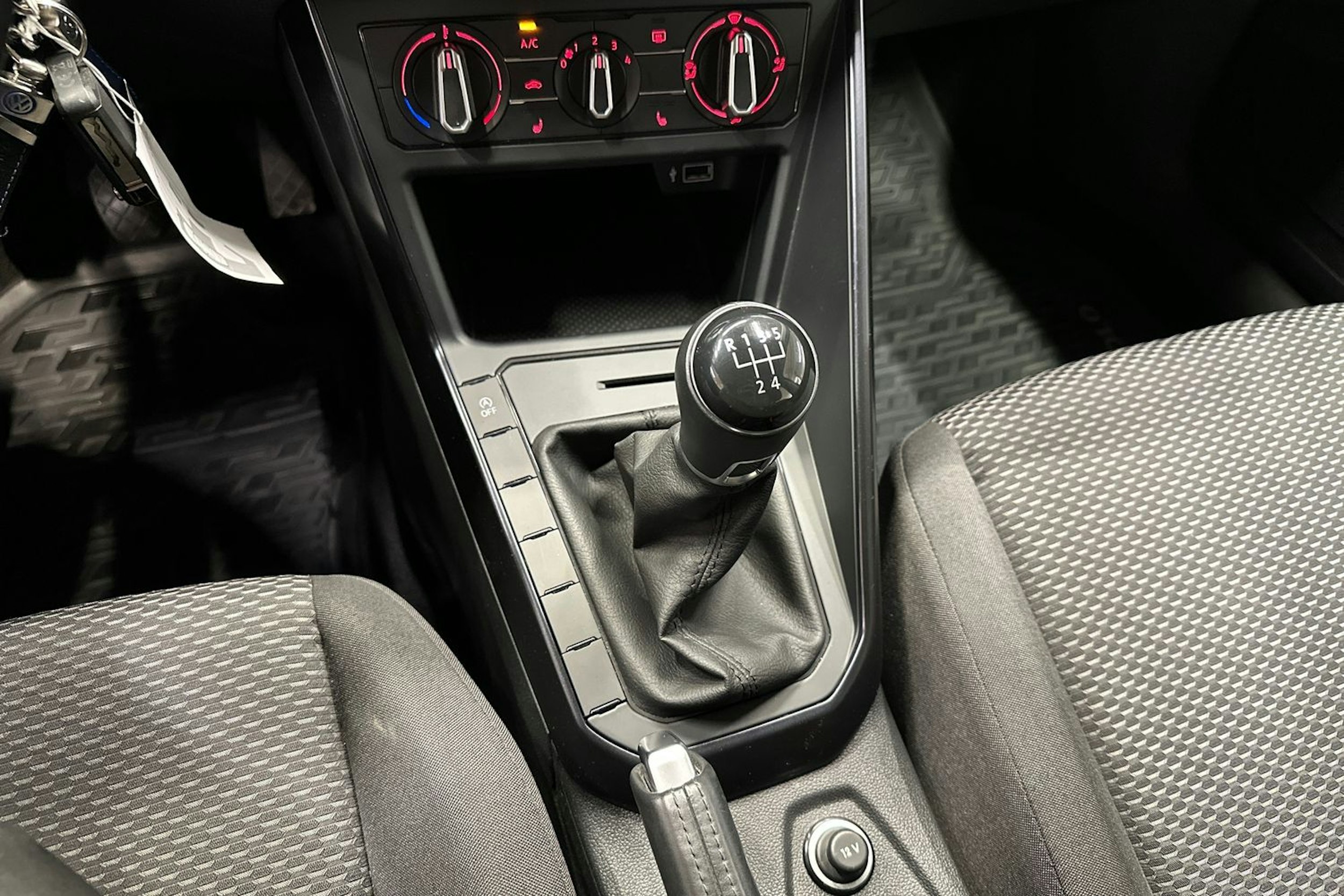 punainen Volkswagen Polo 2019 kuva 20.