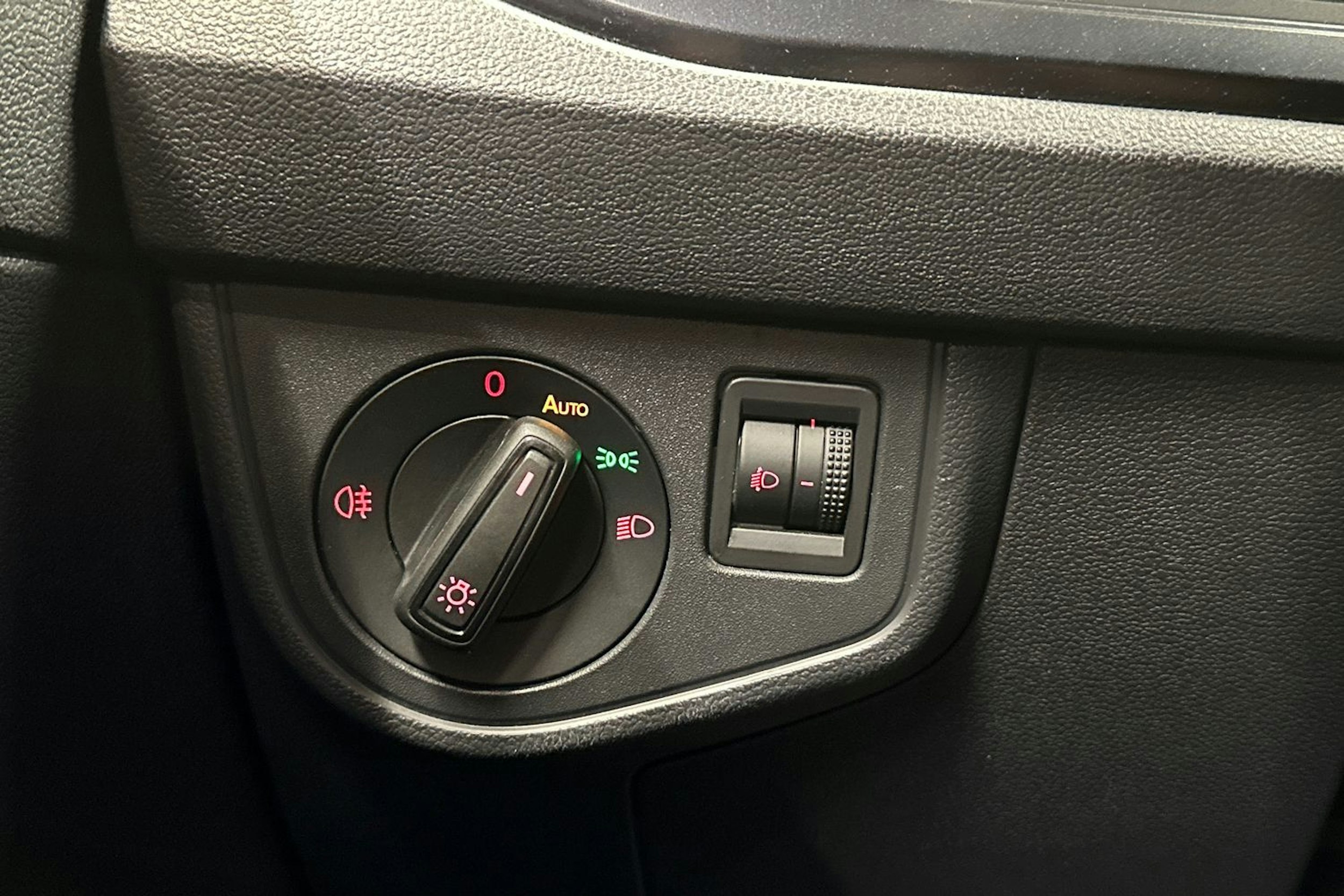 punainen Volkswagen Polo 2019 kuva 24.
